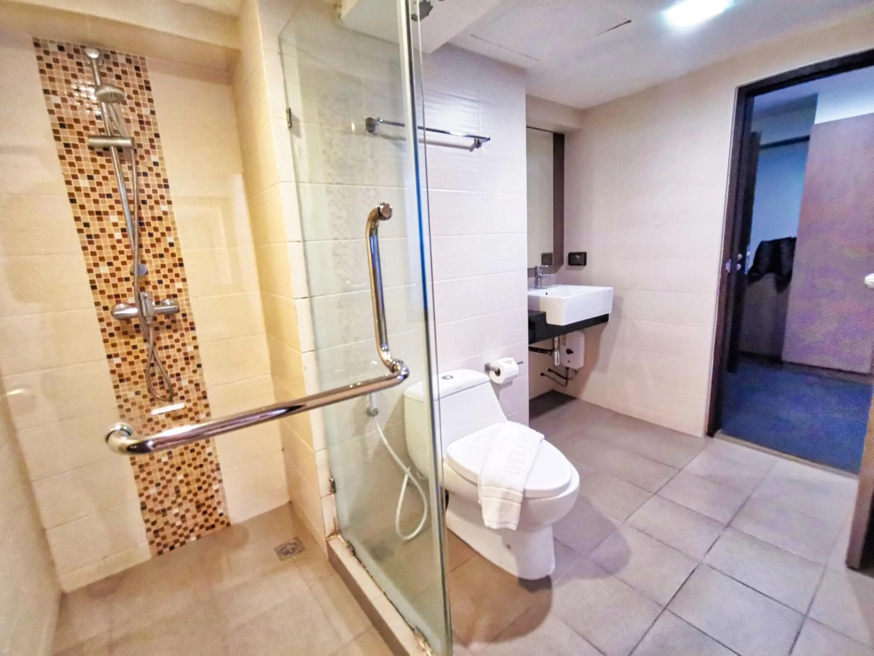 Shower in Scandia Beach Hotel