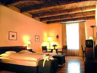 Photo of the whole room, Bed in Romantik Hotel Tuchmacher Photo of the whole room, Bed in Romantik Hotel Tuchmacher