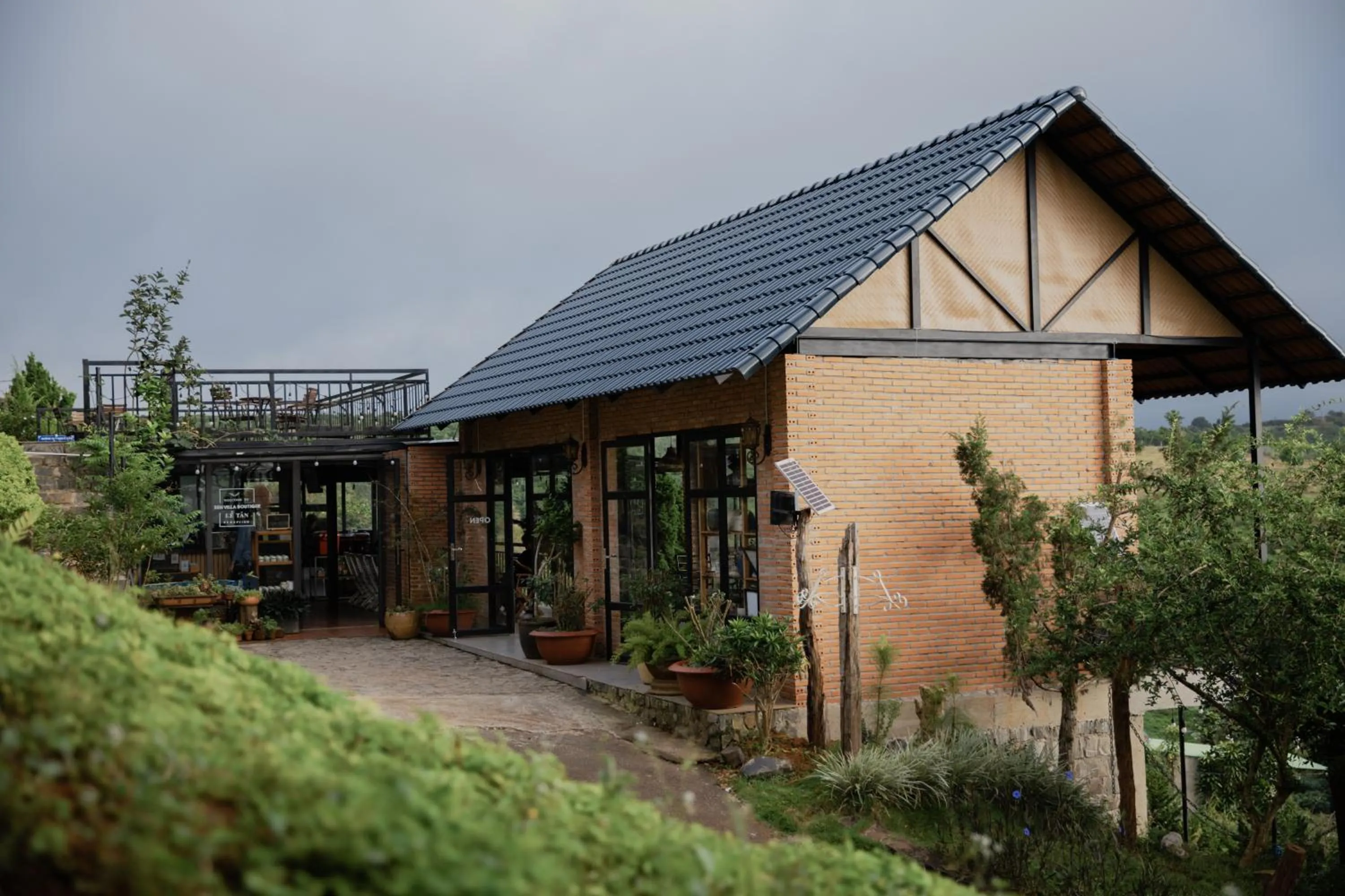 Restaurant/places to eat in SEN VILLA Boutique