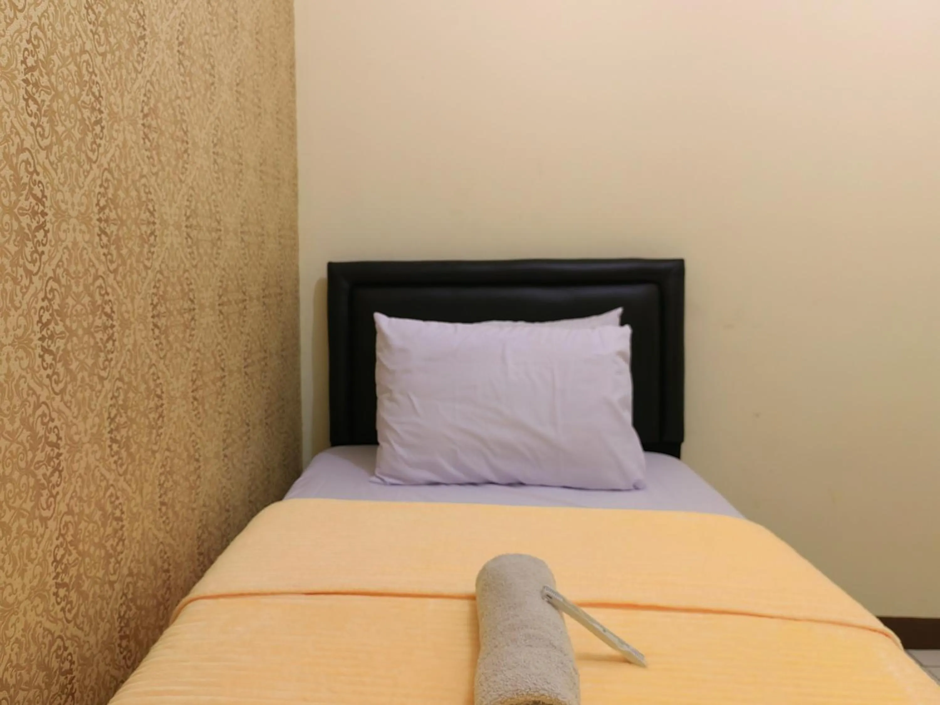 Bedroom, Bed in Cibubur Village By Arsakha Property Management