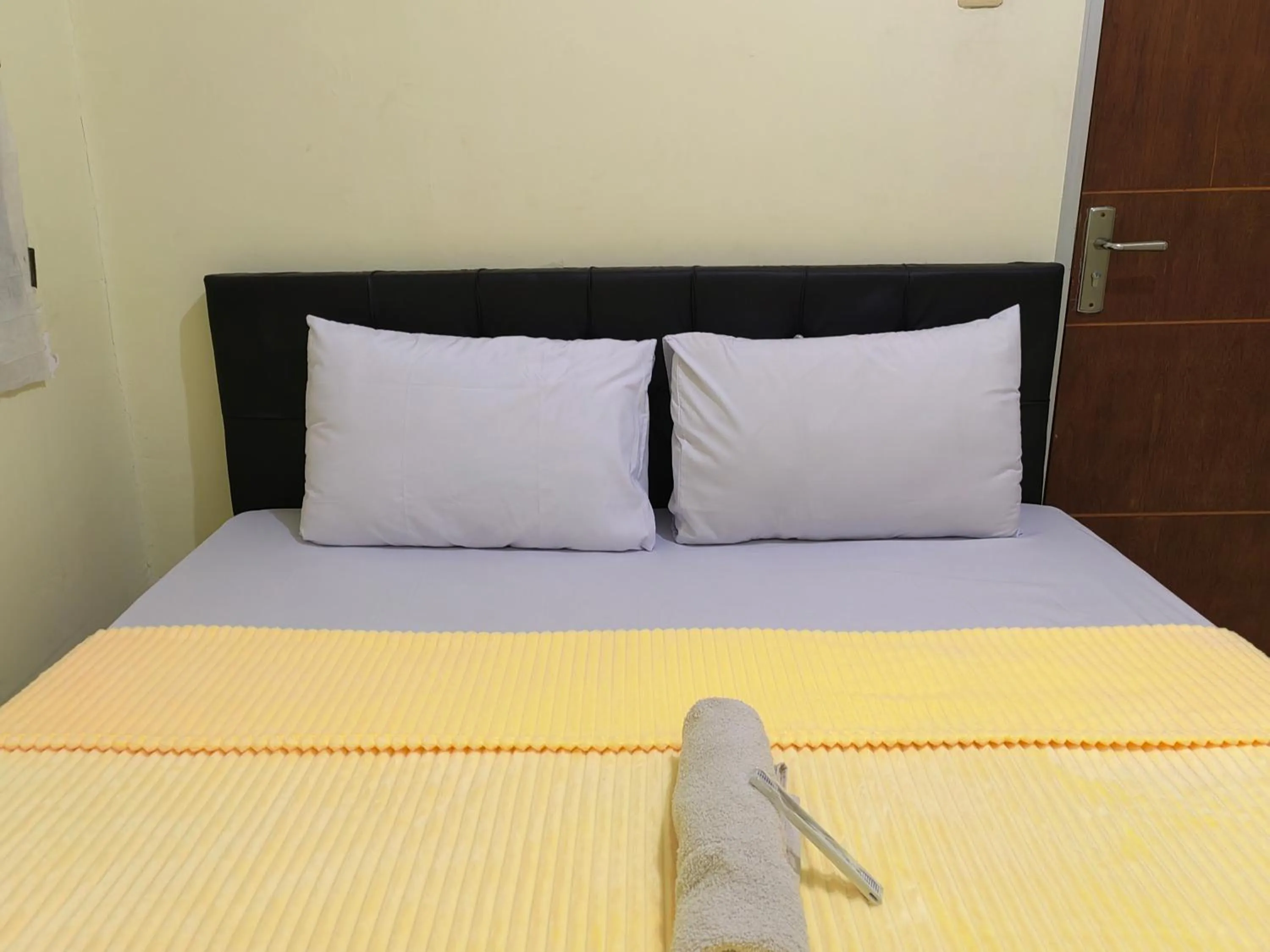 Bedroom, Bed in Cibubur Village By Arsakha Property Management