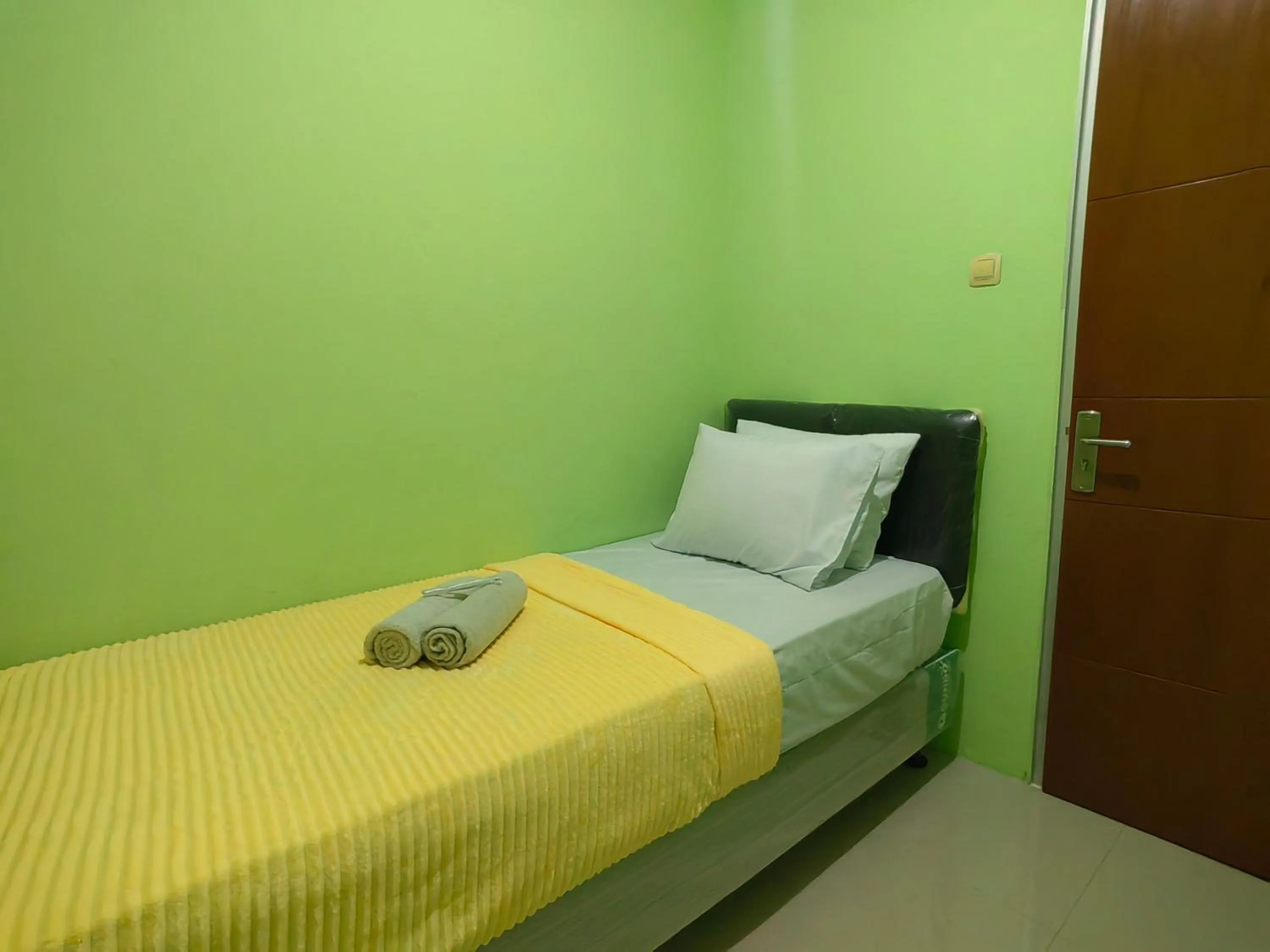 Bedroom, Bed in Cibubur Village By Arsakha Property Management