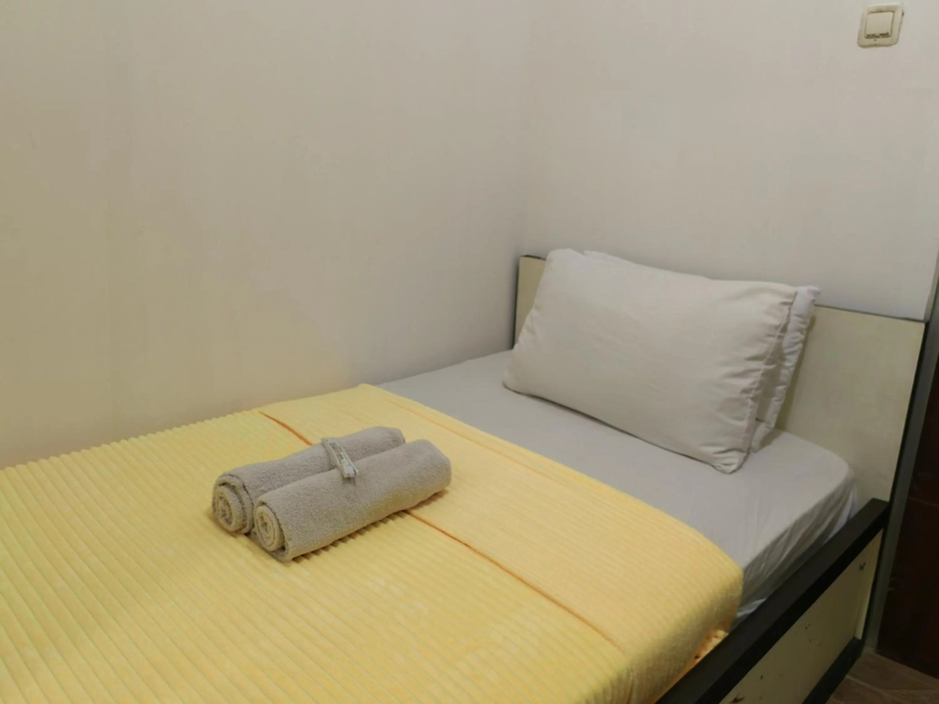 Bedroom, Bed in Cibubur Village By Arsakha Property Management