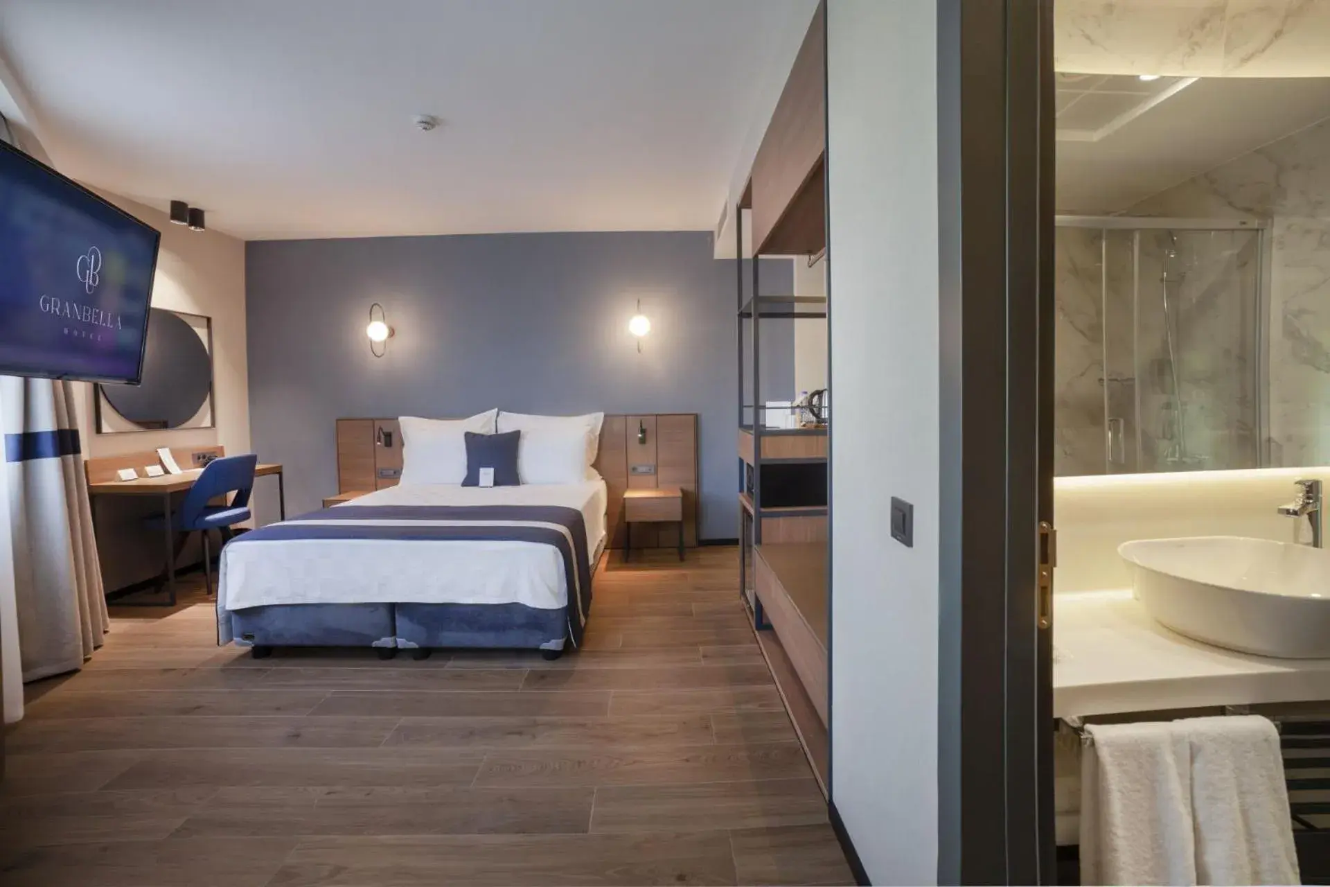 Photo of the whole room, Bed in GRANBELLAHOTEL Photo of the whole room, Bed in GRANBELLAHOTEL