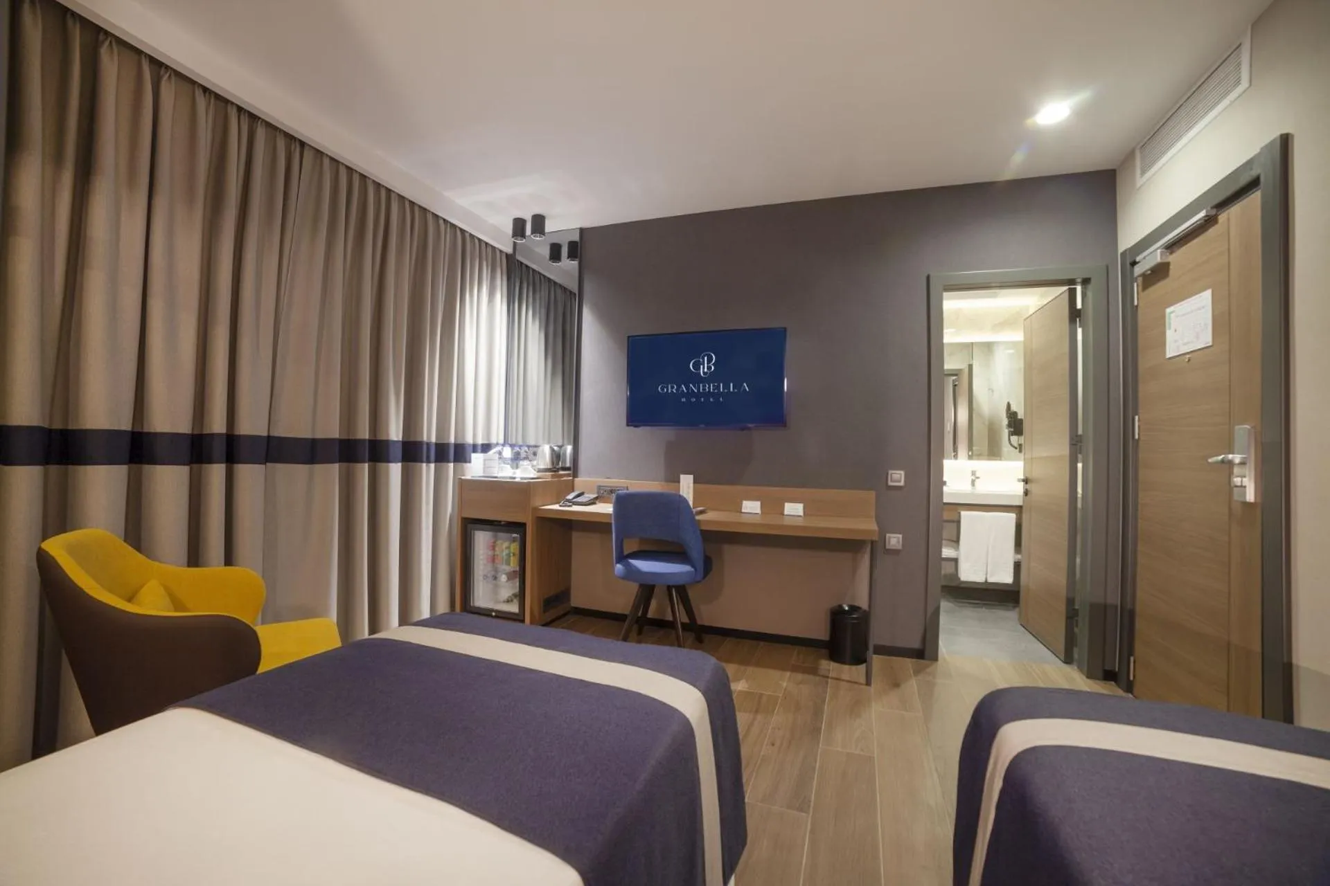 TV and multimedia, Bed in GRANBELLAHOTEL