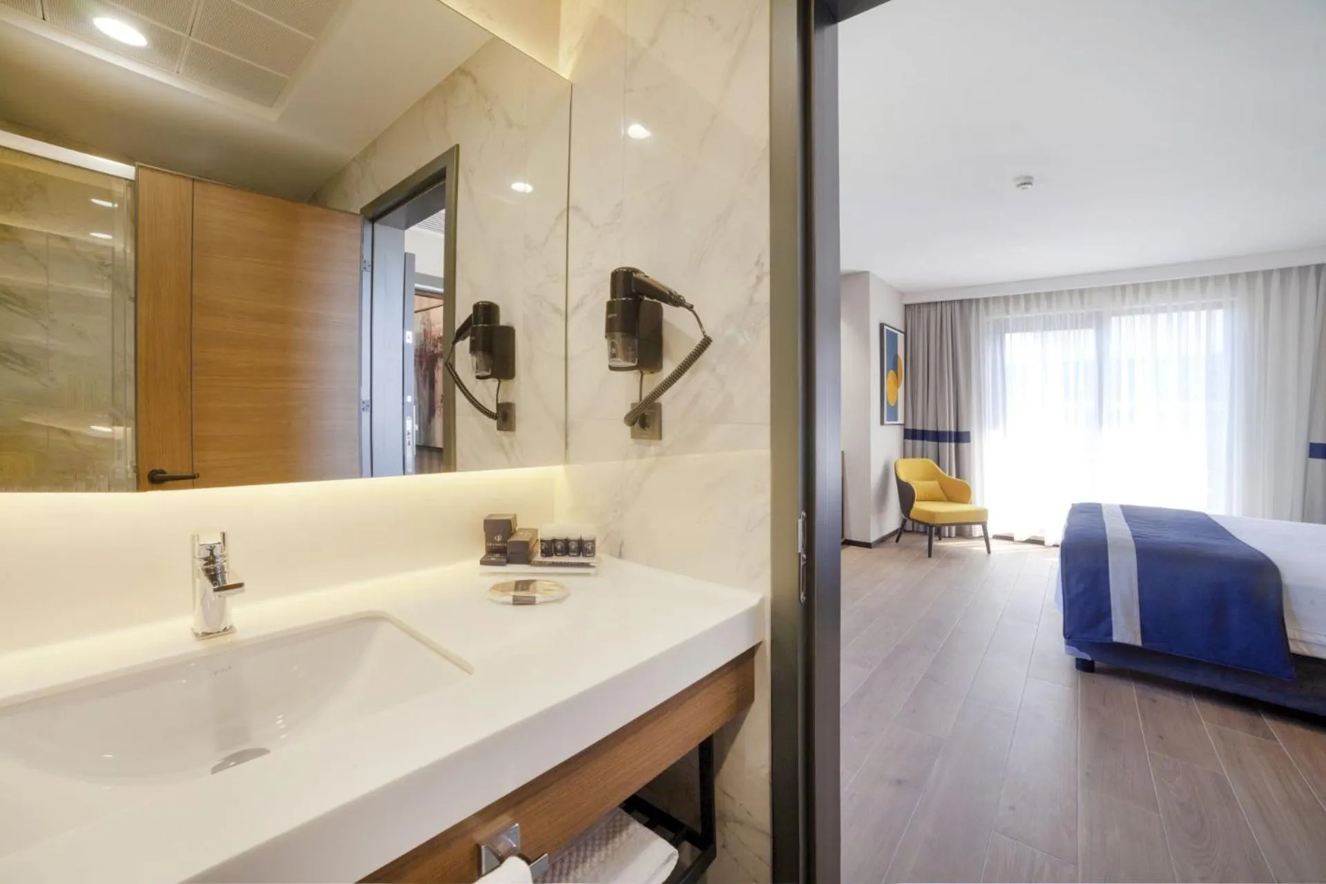 Bathroom, Bed in GRANBELLAHOTEL