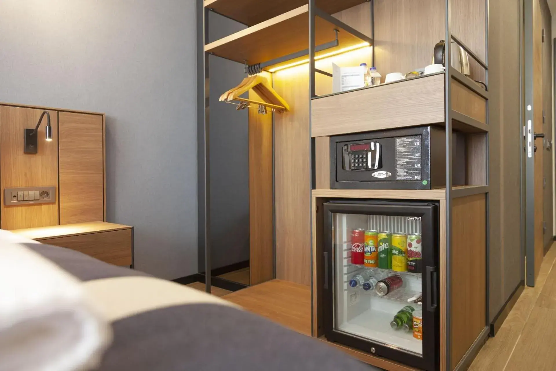 Coffee/tea facilities, Bed in GRANBELLAHOTEL Coffee/tea facilities, Bed in GRANBELLAHOTEL