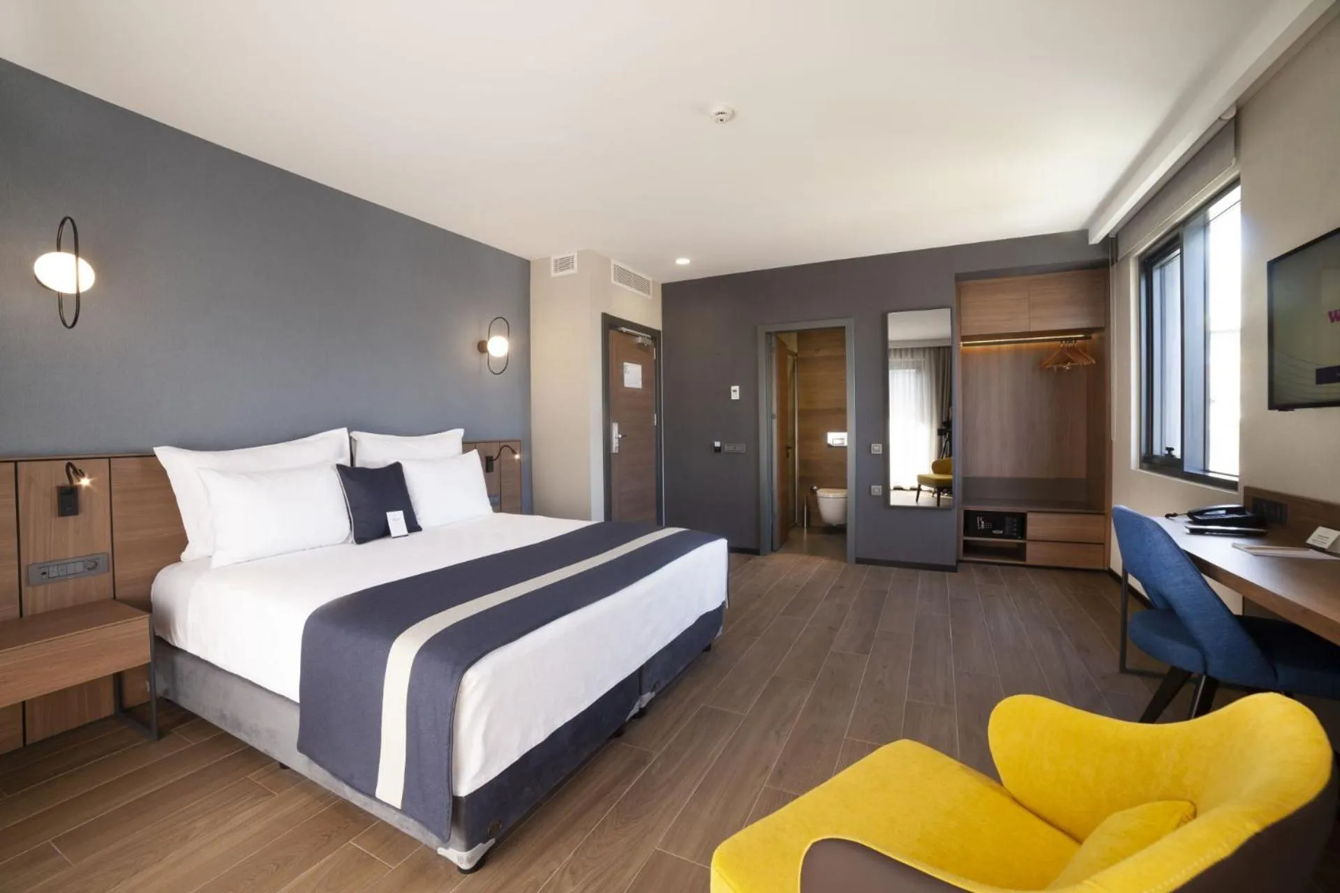 Photo of the whole room, Bed in GRANBELLAHOTEL