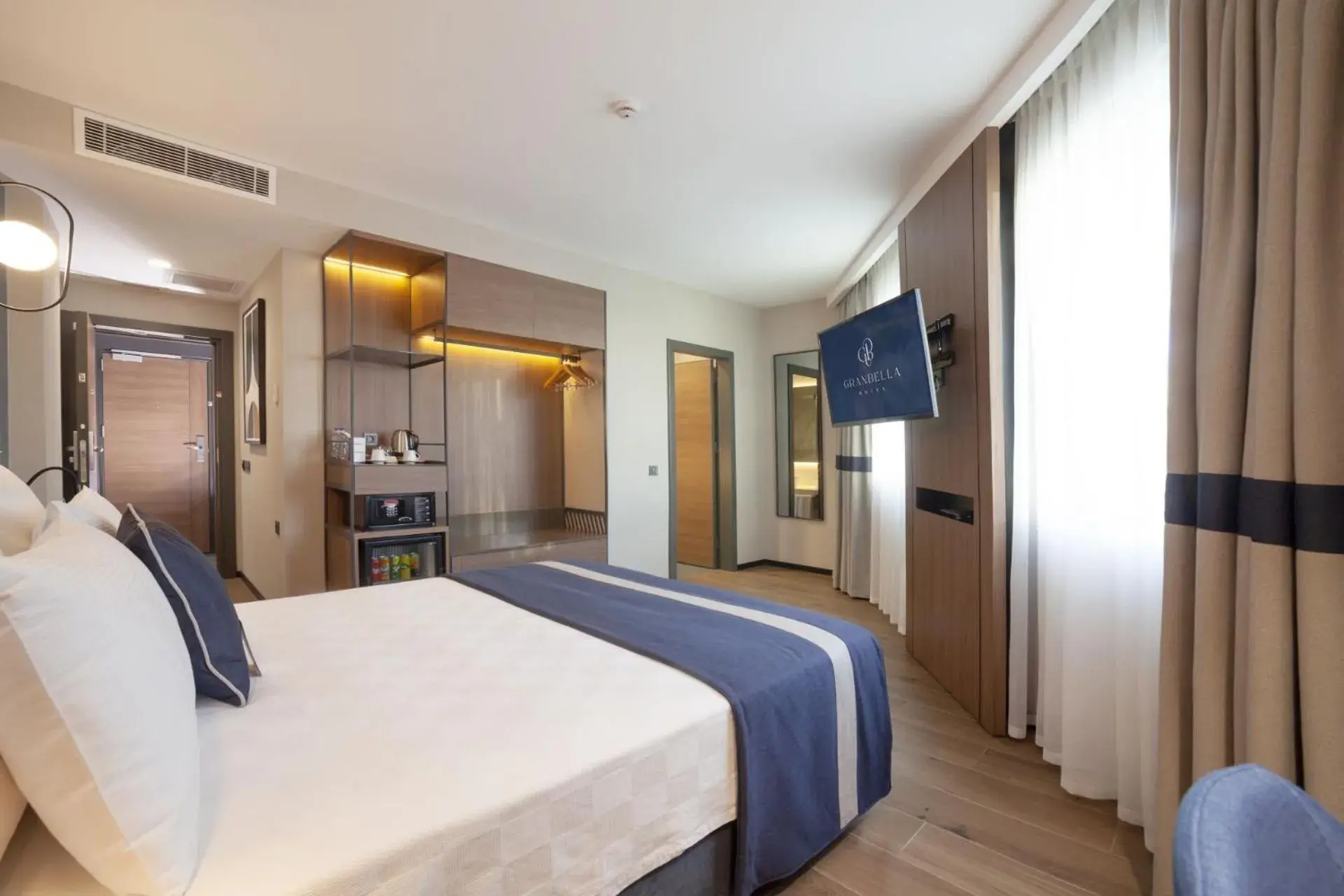 Photo of the whole room, Bed in GRANBELLAHOTEL Photo of the whole room, Bed in GRANBELLAHOTEL