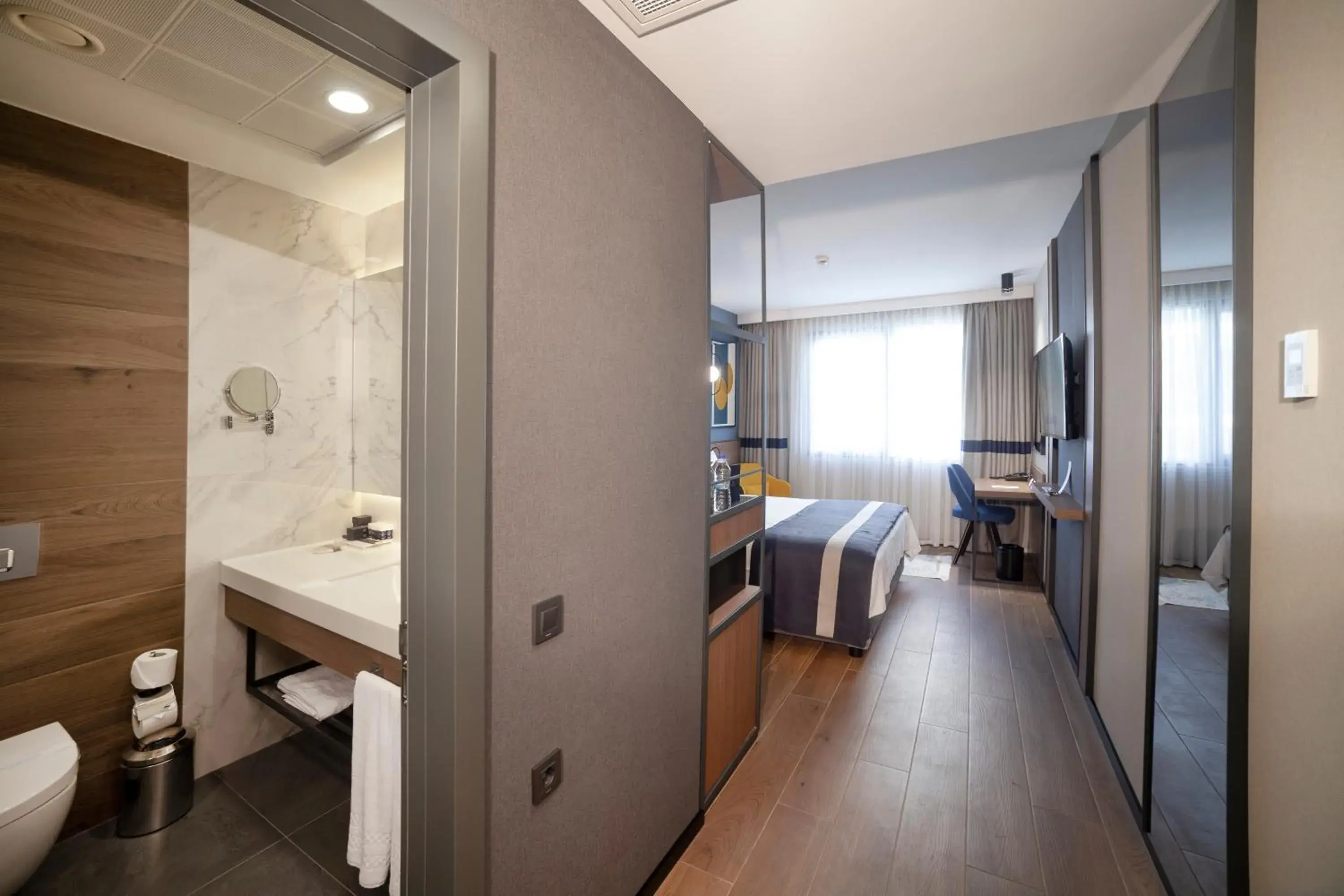 Toilet, Bed in GRANBELLAHOTEL Toilet, Bed in GRANBELLAHOTEL