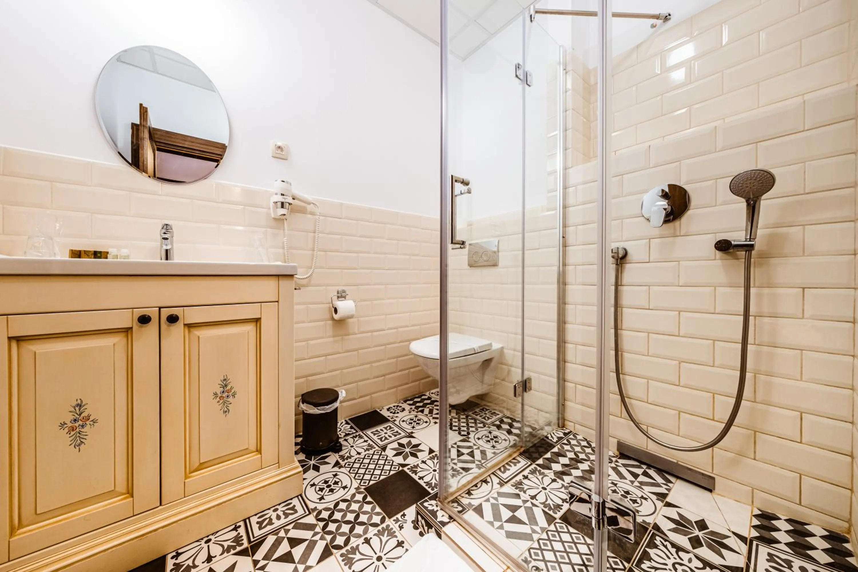 Shower in CASA CHITIC - Str Nicolae Balcescu 13