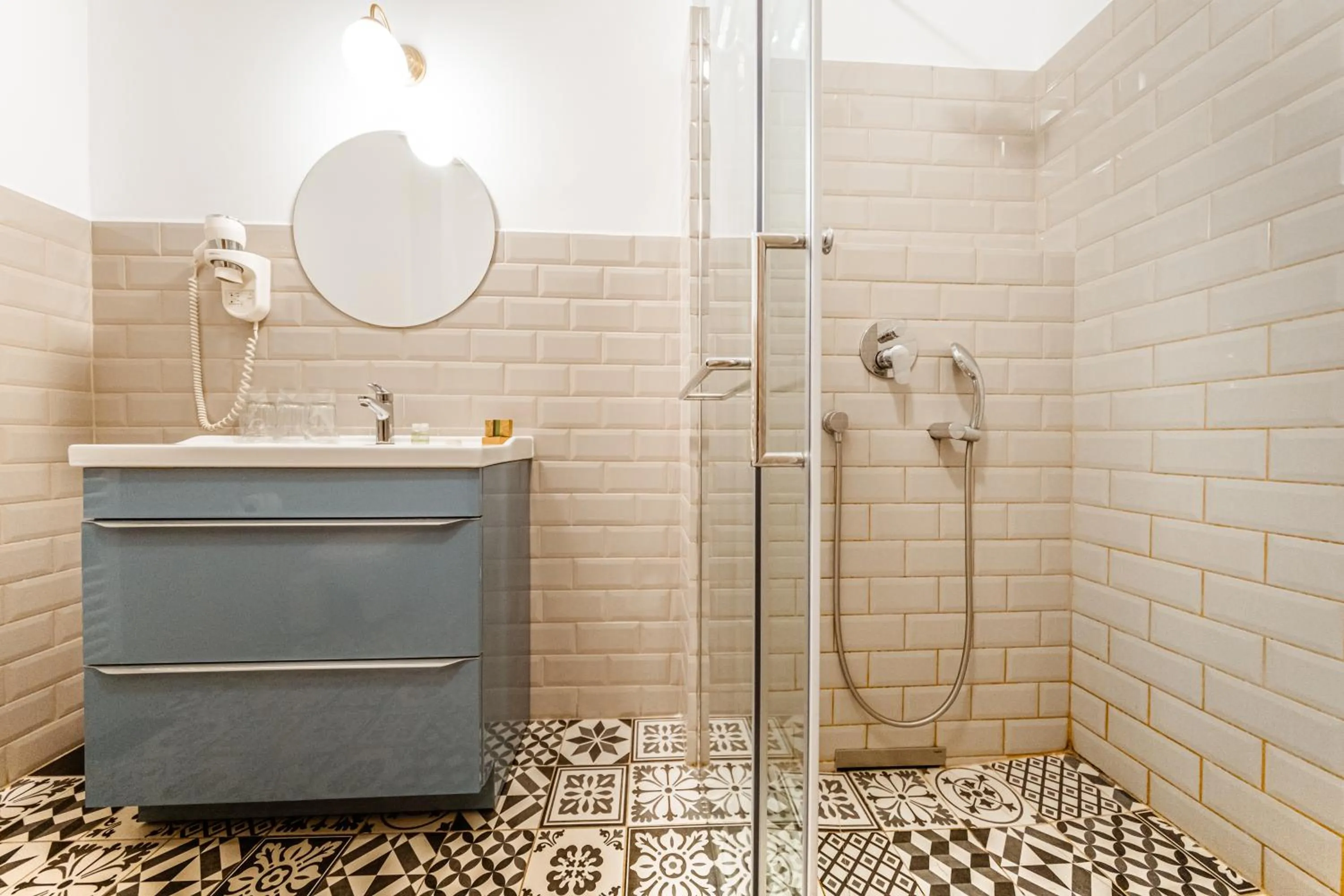 Shower in CASA CHITIC - Str Nicolae Balcescu 13