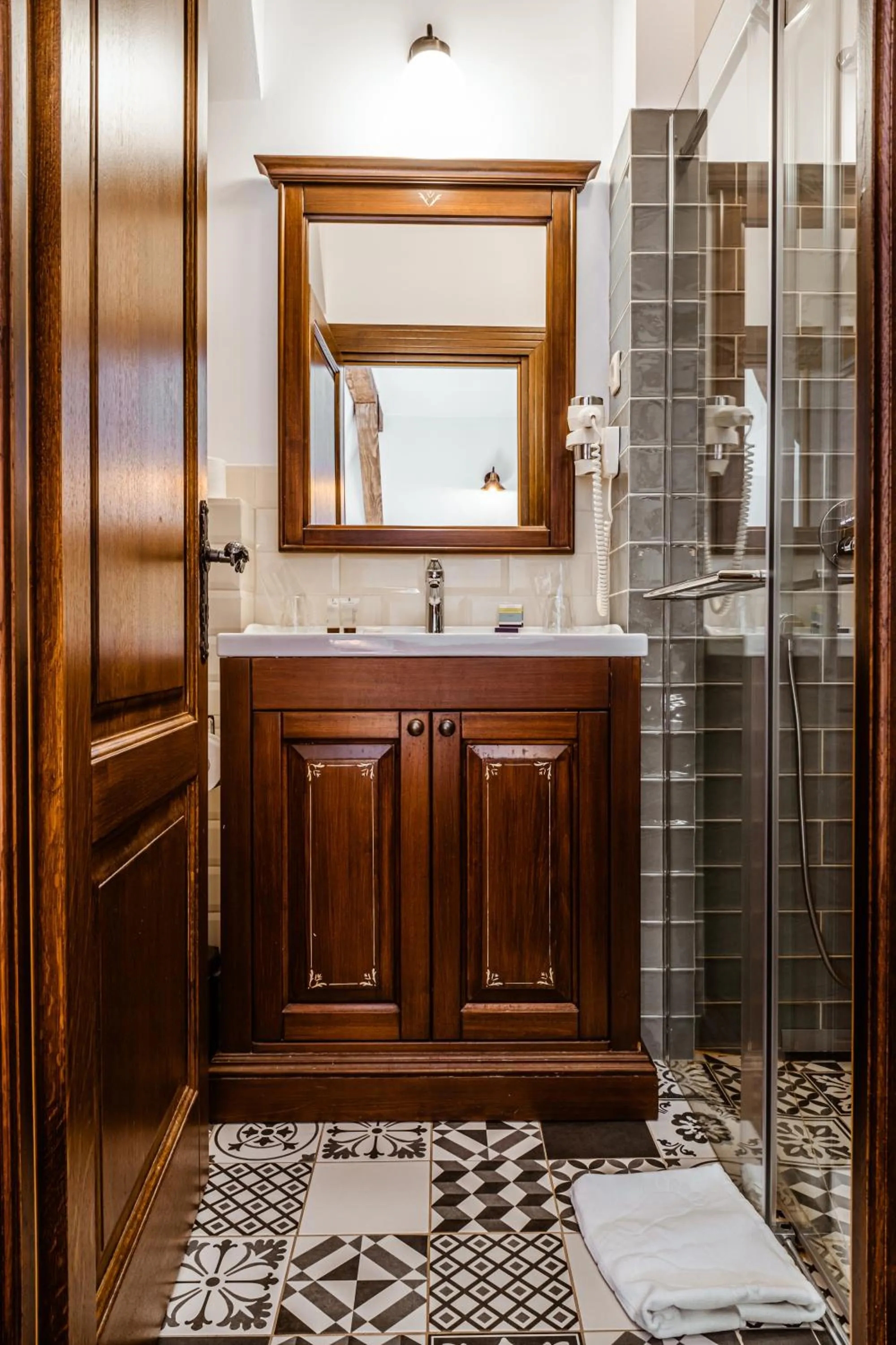 Shower in CASA CHITIC - Str Nicolae Balcescu 13
