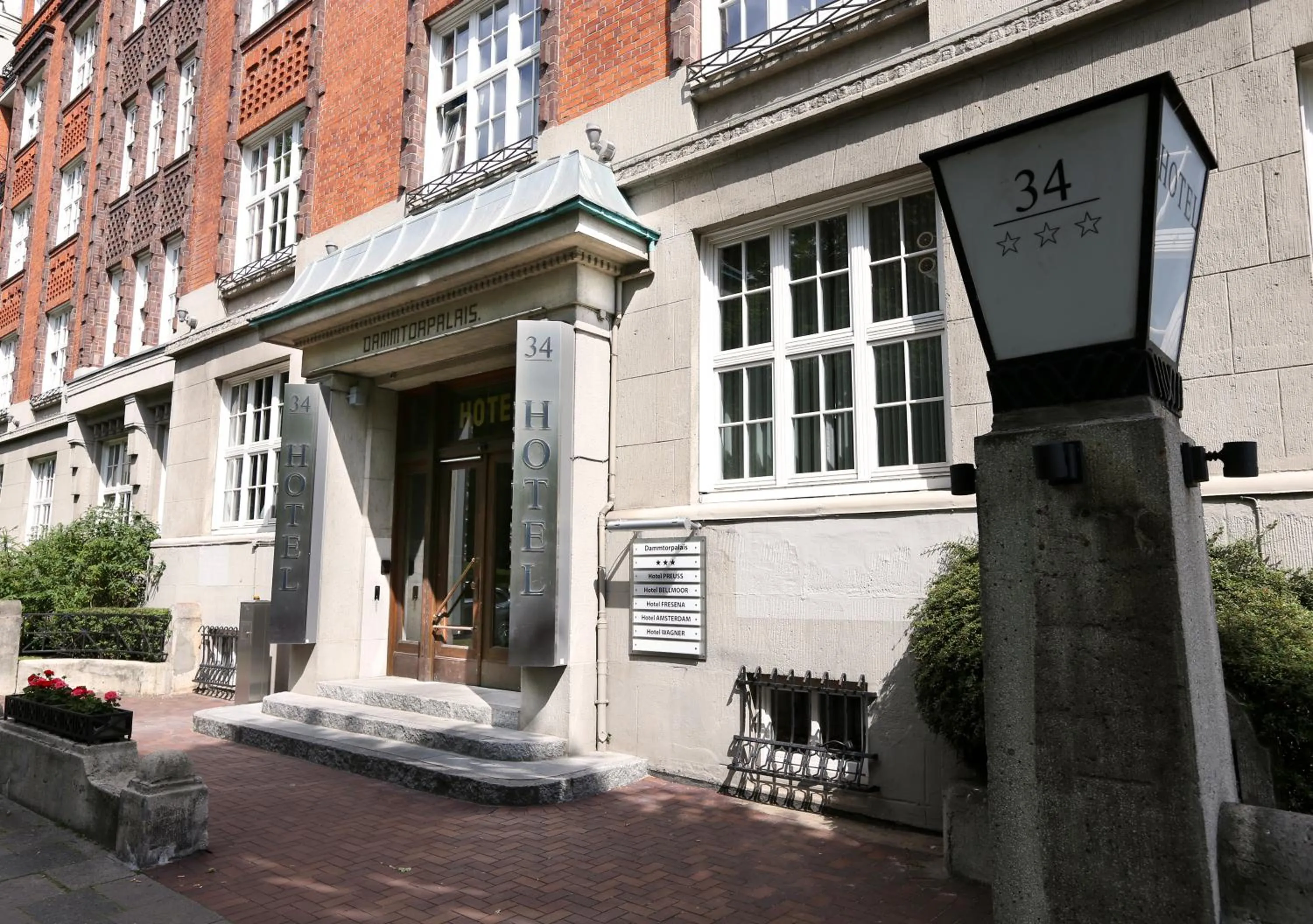 Facade/entrance in Hotel Amsterdam