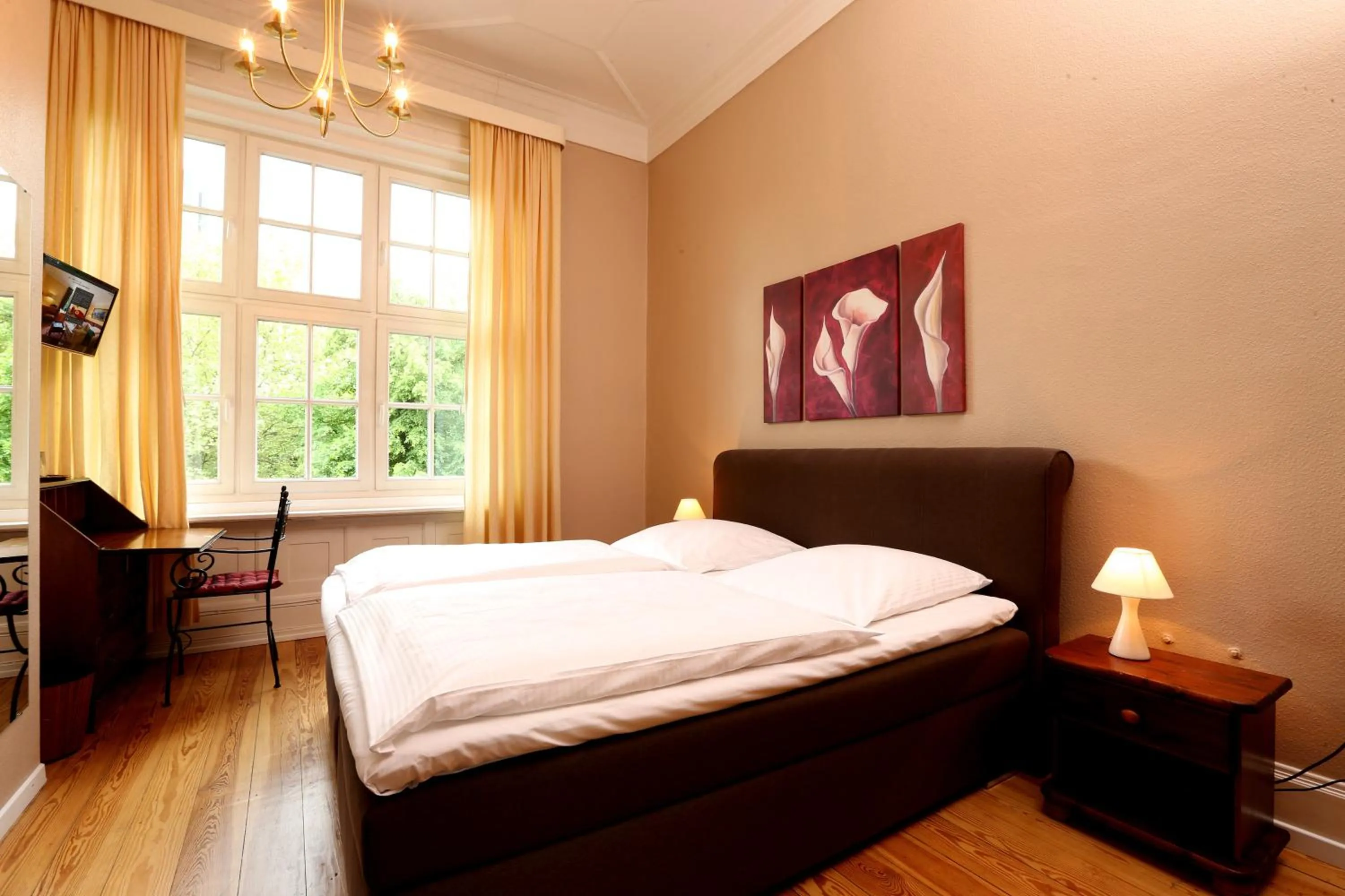 Photo of the whole room, Bed in Hotel Amsterdam