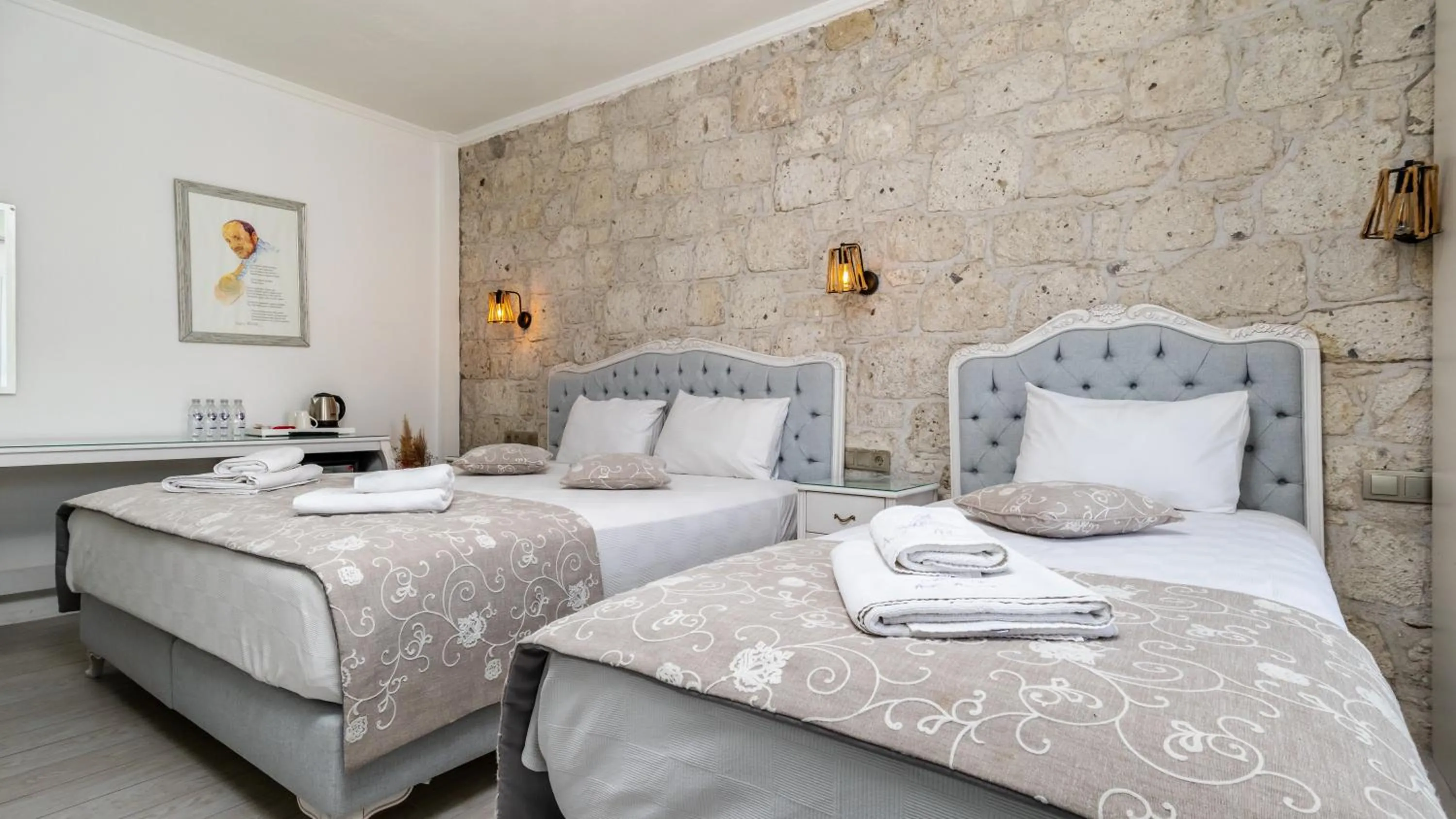 Photo of the whole room, Bed in Avlu Alaçatı Boutique Hotel