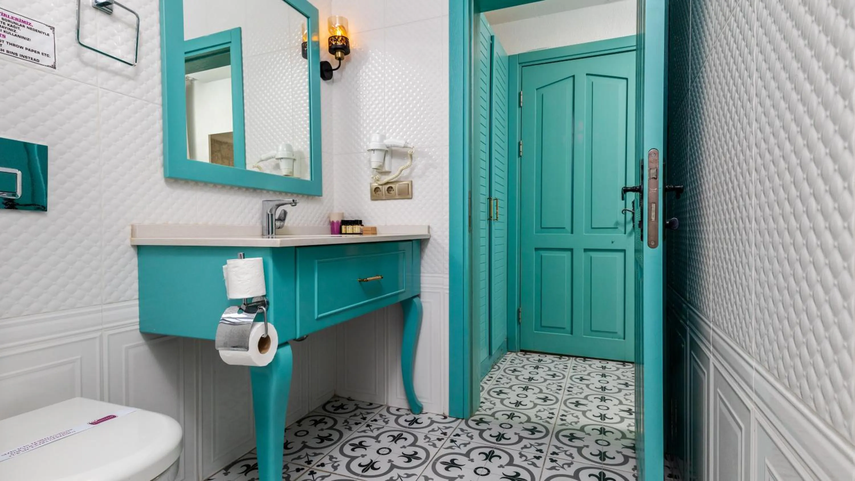 Shower in Avlu Alaçatı Boutique Hotel