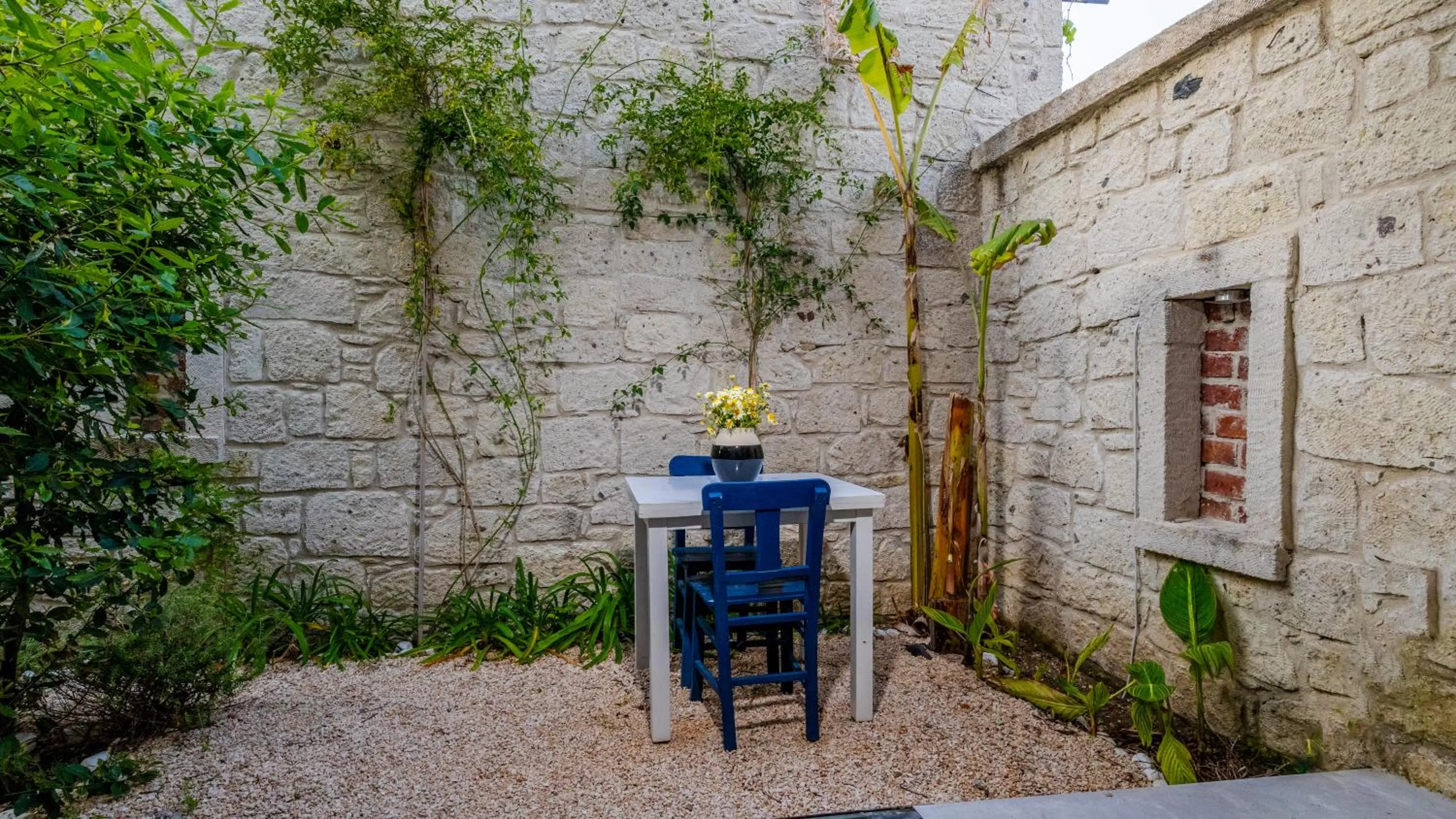 Garden in Avlu Alaçatı Boutique Hotel