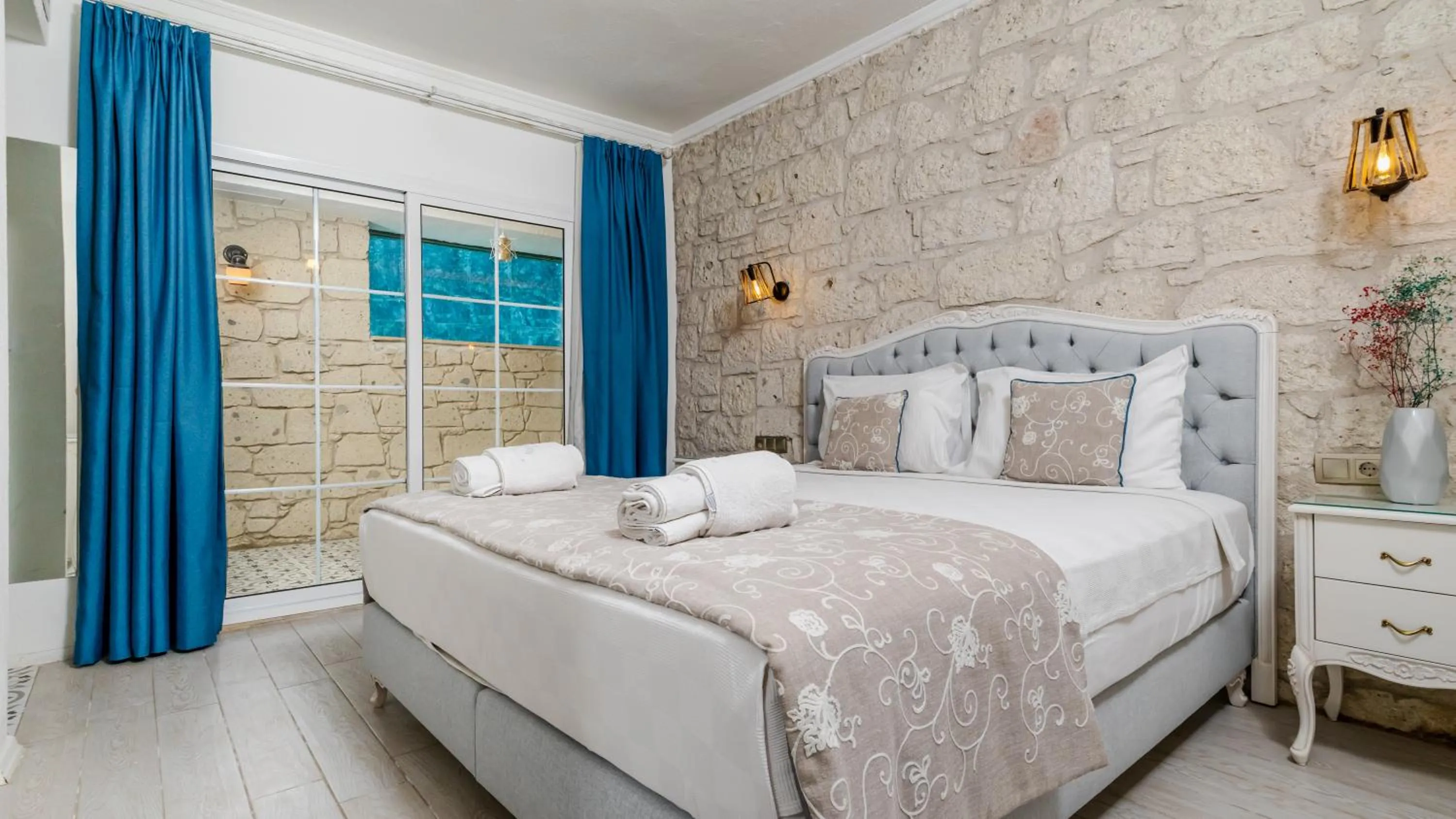 Bed in Avlu Alaçatı Boutique Hotel