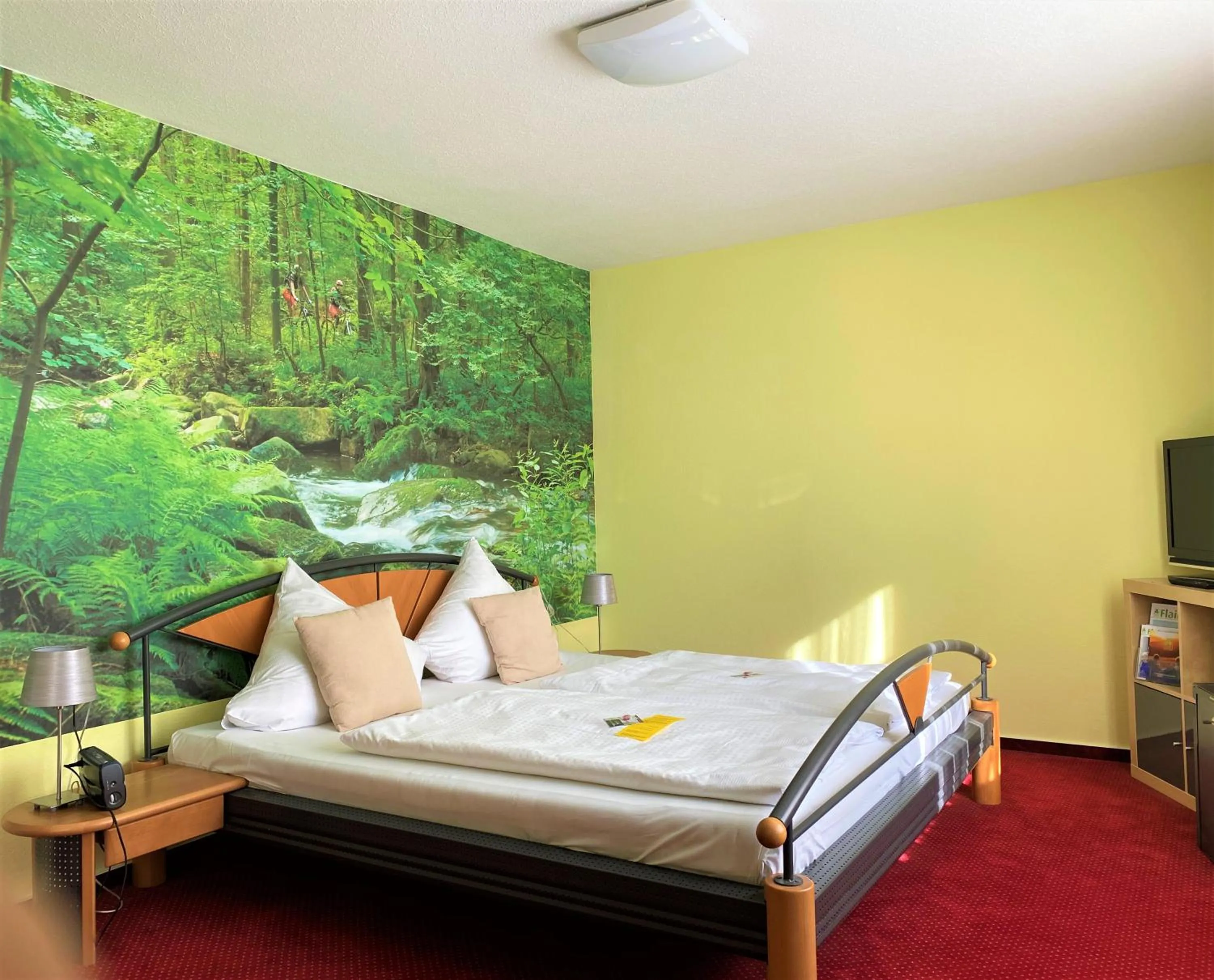 Photo of the whole room, Bed in Berghotel Talblick