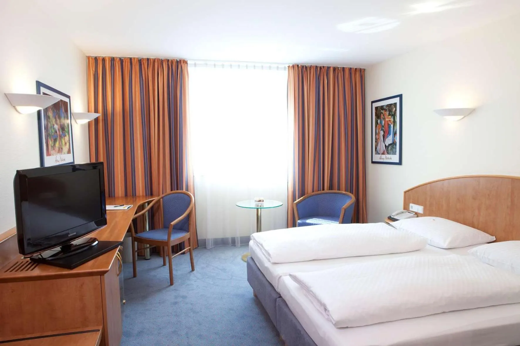 Bedroom, Bed in Hotel Schwanen Stuttgart Airport/Messe