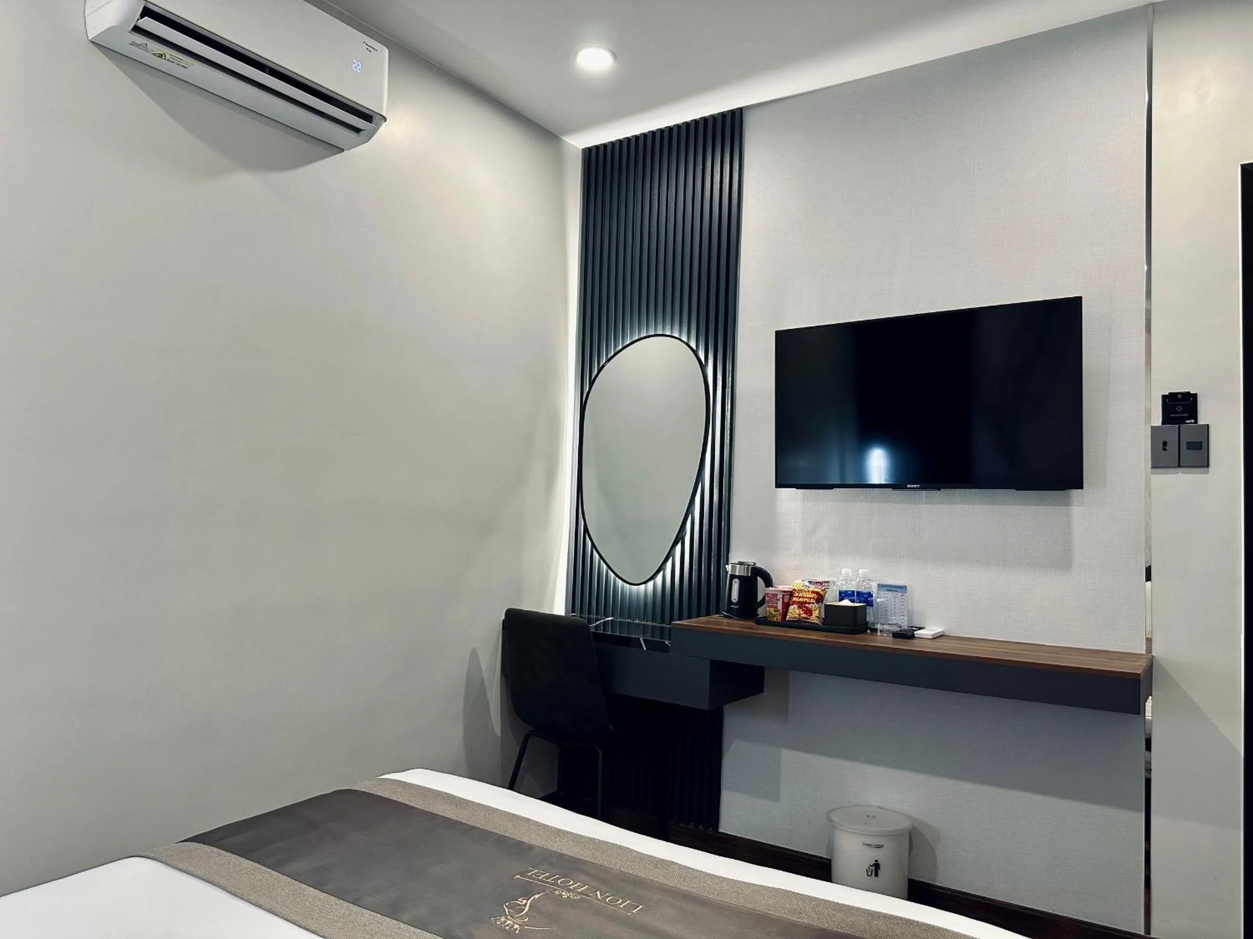 TV and multimedia, Bed in LION HOTEL