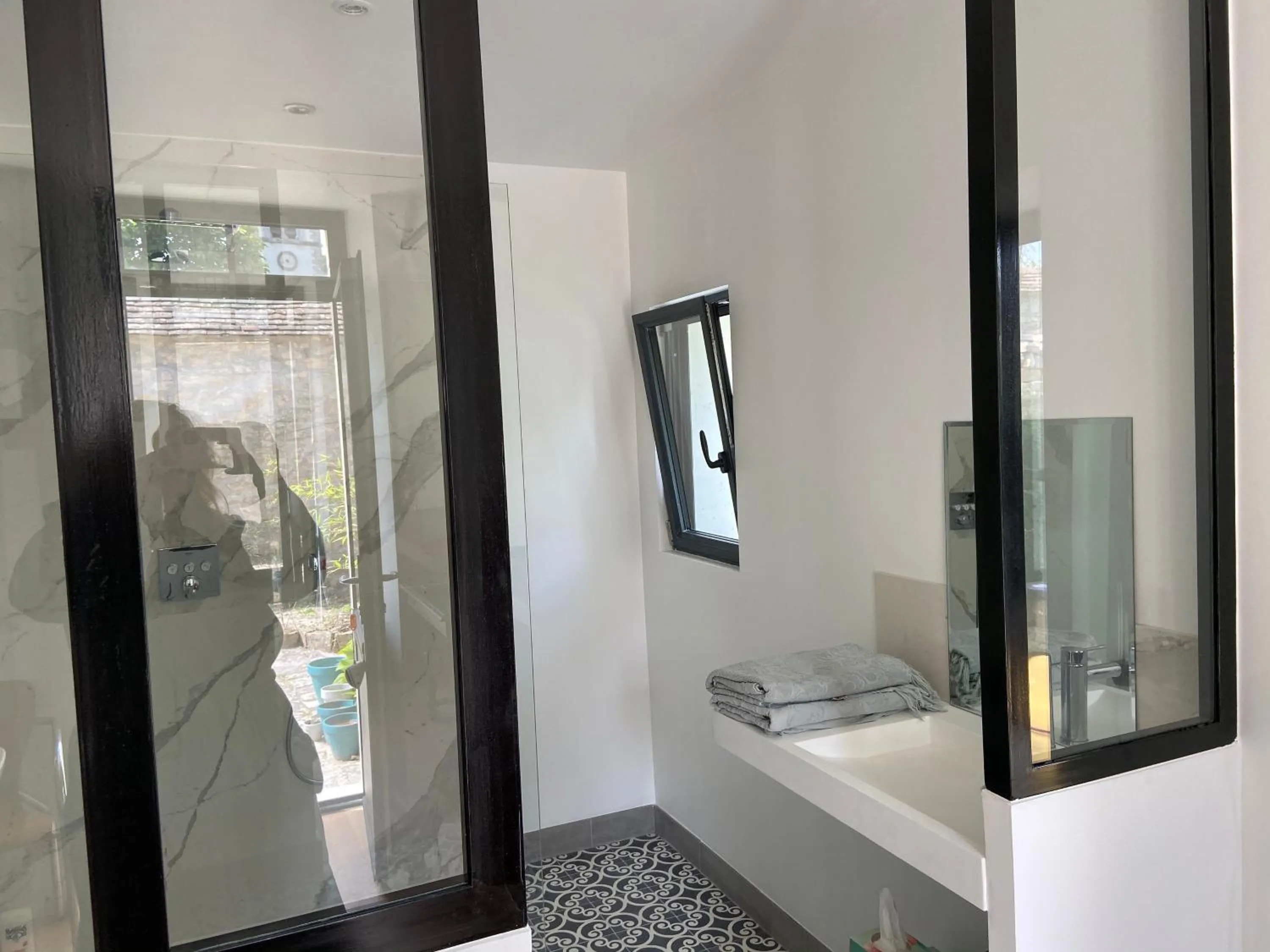 Cocon en lisière de forêt