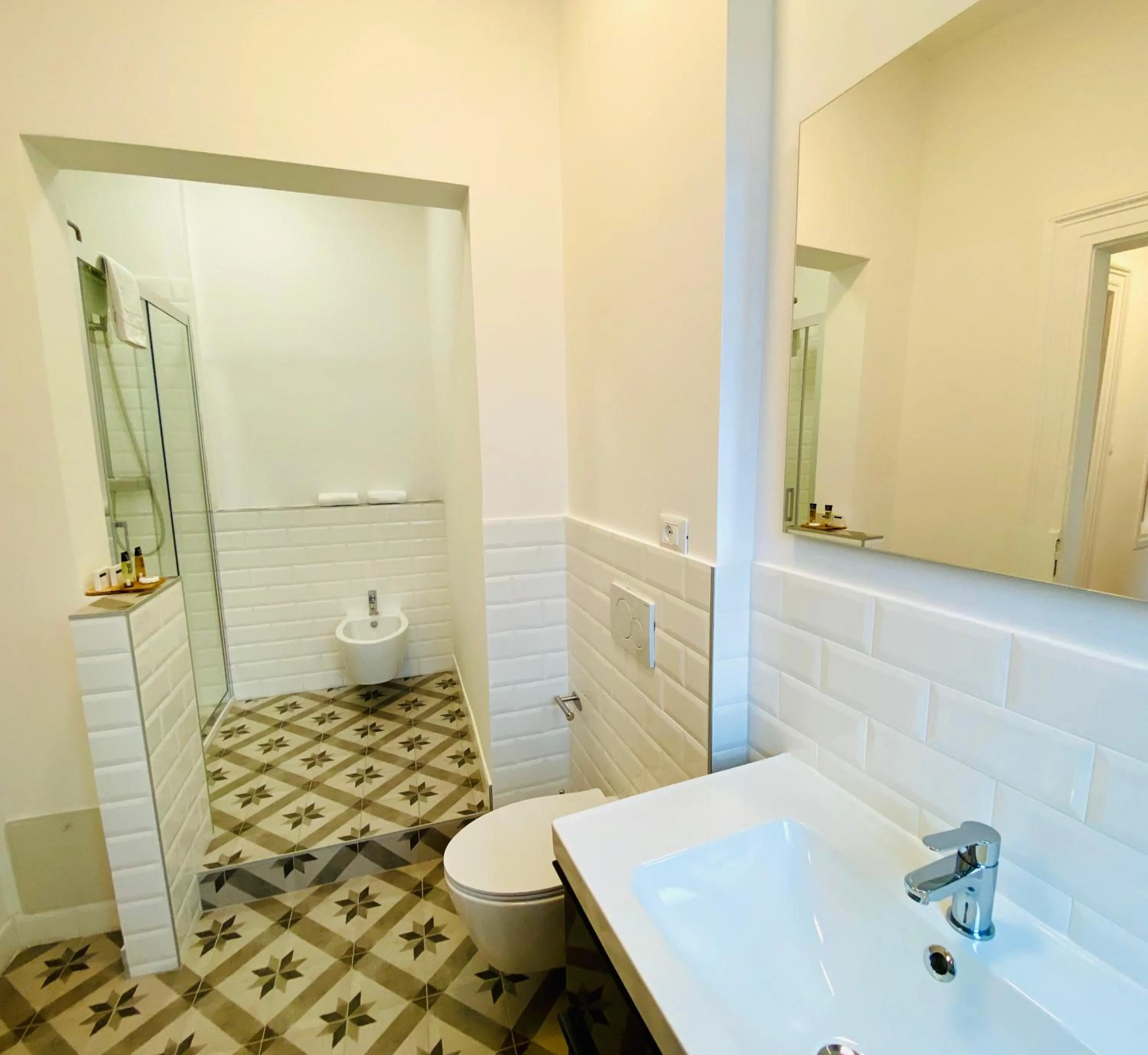 Shower in Crops City Stay