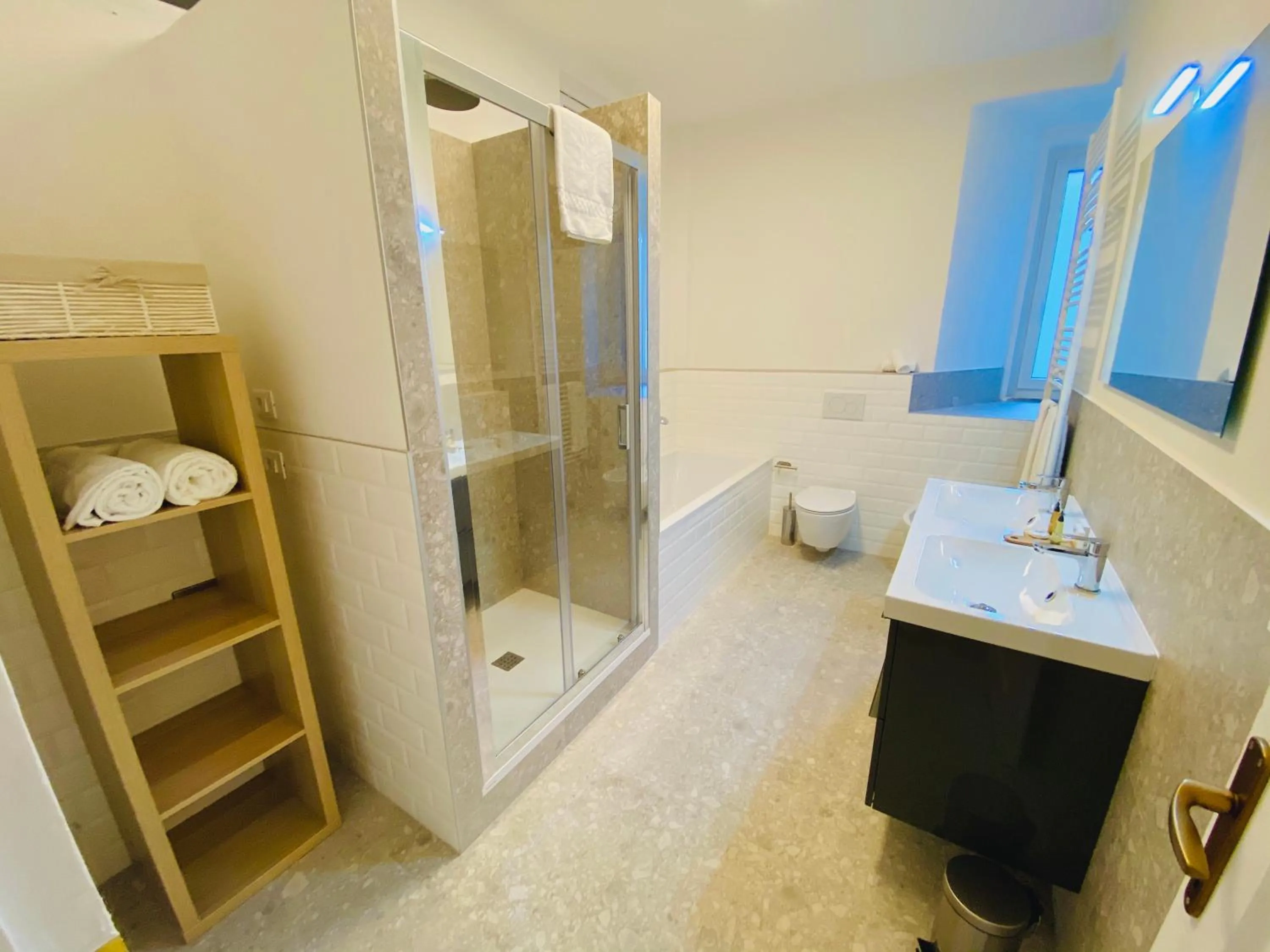 Shower in Crops City Stay