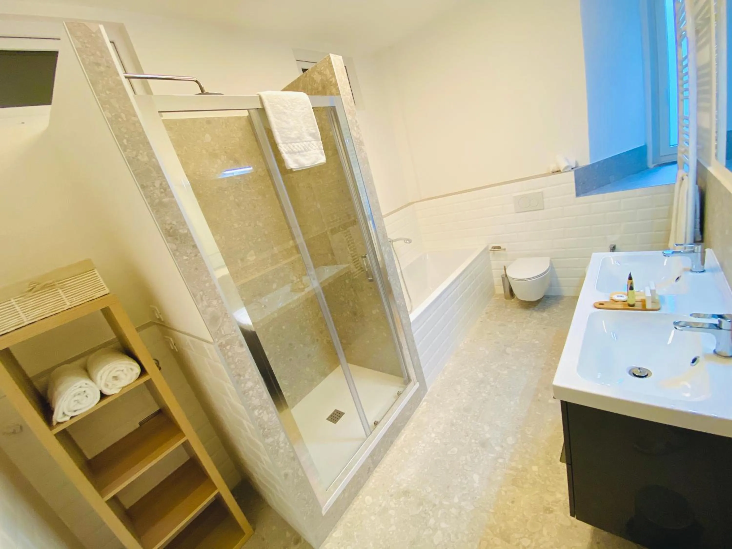 Shower in Crops City Stay