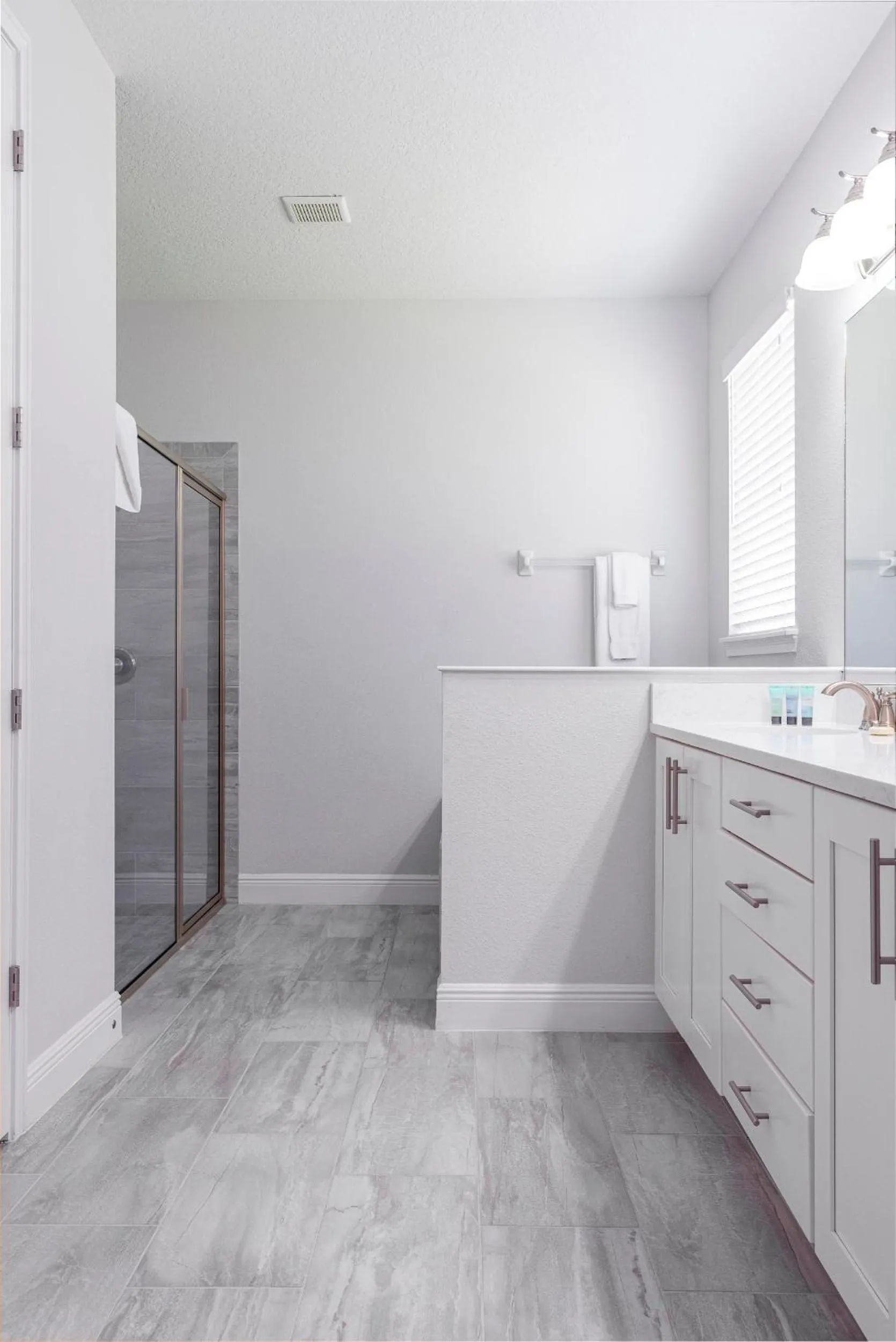 Bathroom in Upscale Modern Getaway home with heated pool/hot tub, 9 beds 8.5 bath Sleeps 18+