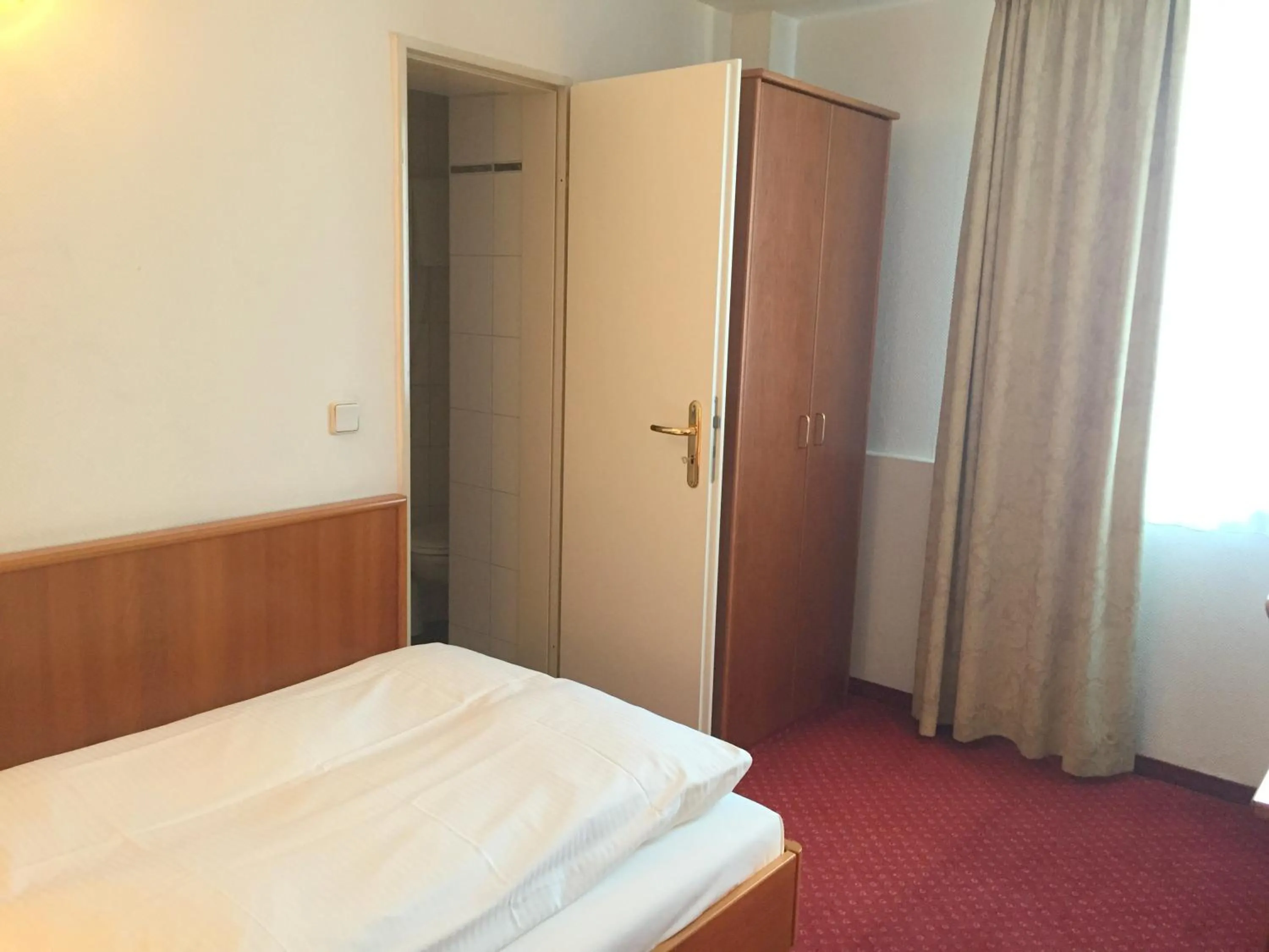 Bedroom, Bed in Hotel Bismarck