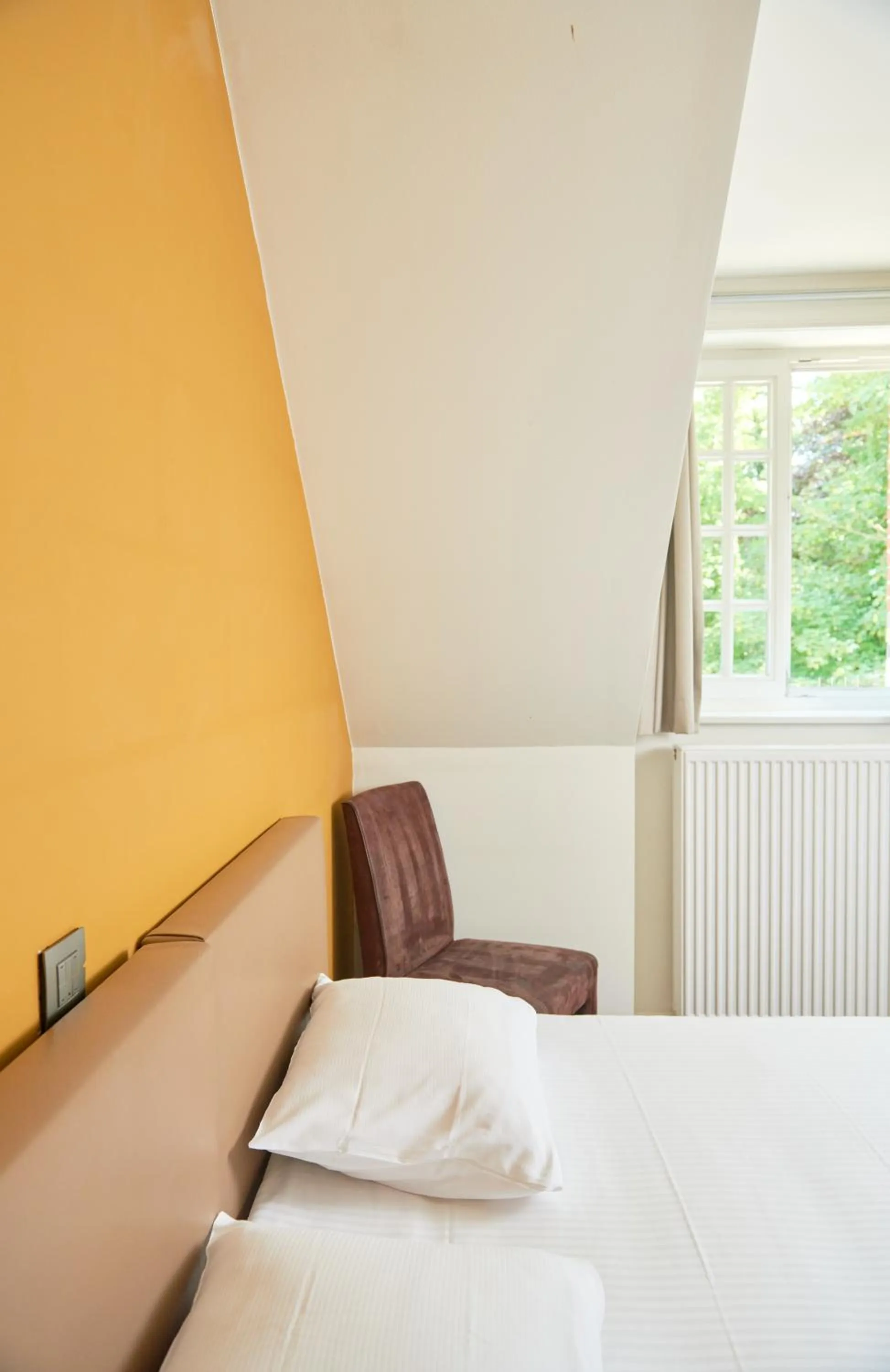 Bedroom, Bed in De Statie