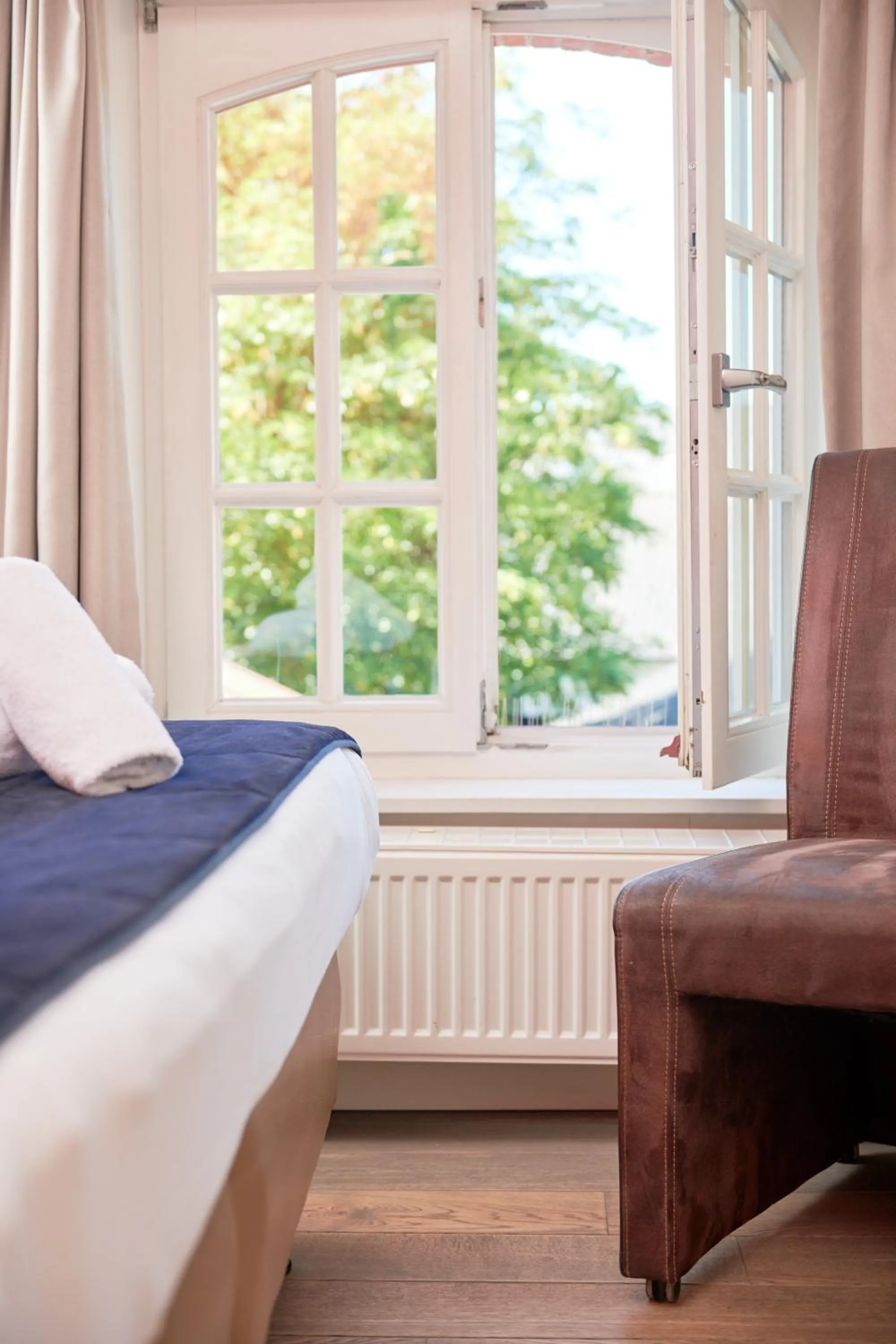 Inner courtyard view, Bed in De Statie