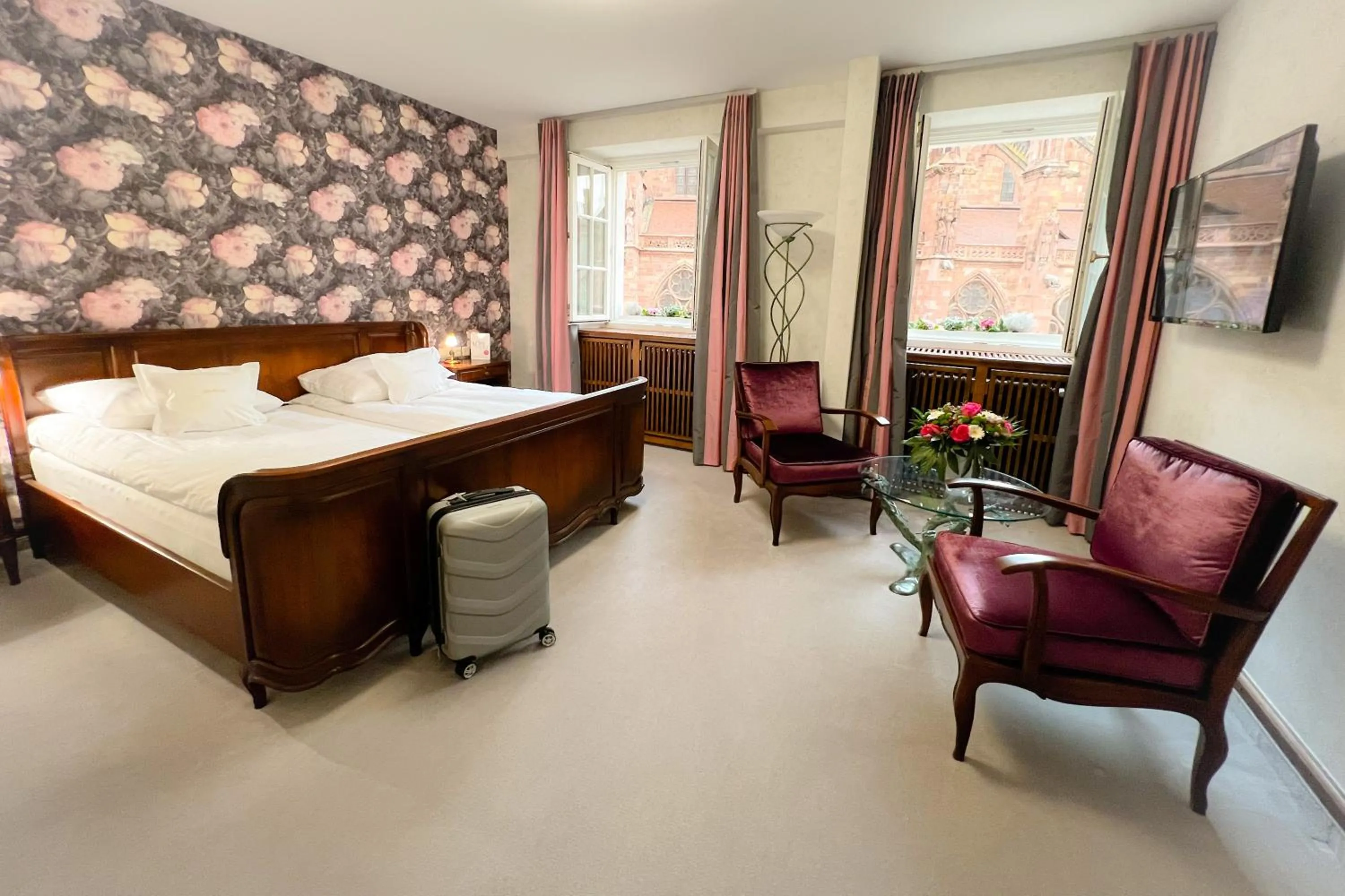 Photo of the whole room, Bed in Boutiquehotel Oberkirch im Zentrum