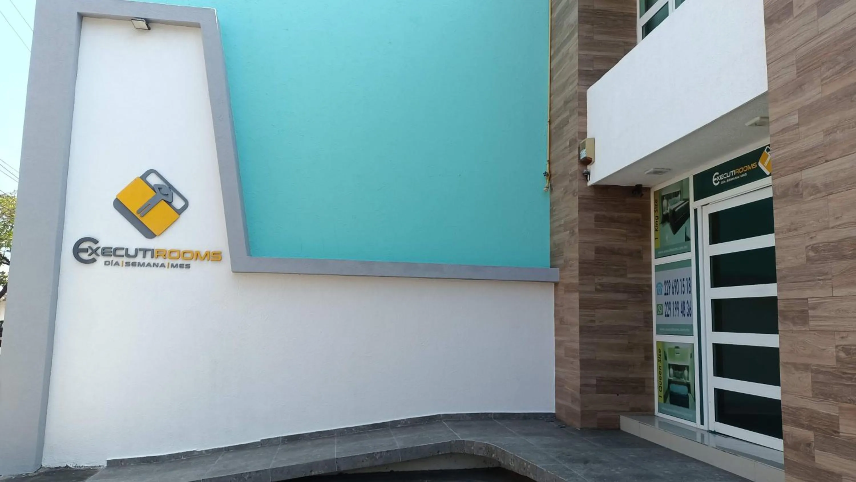 Property logo or sign in EXECUTIROOMS VERACRUZ