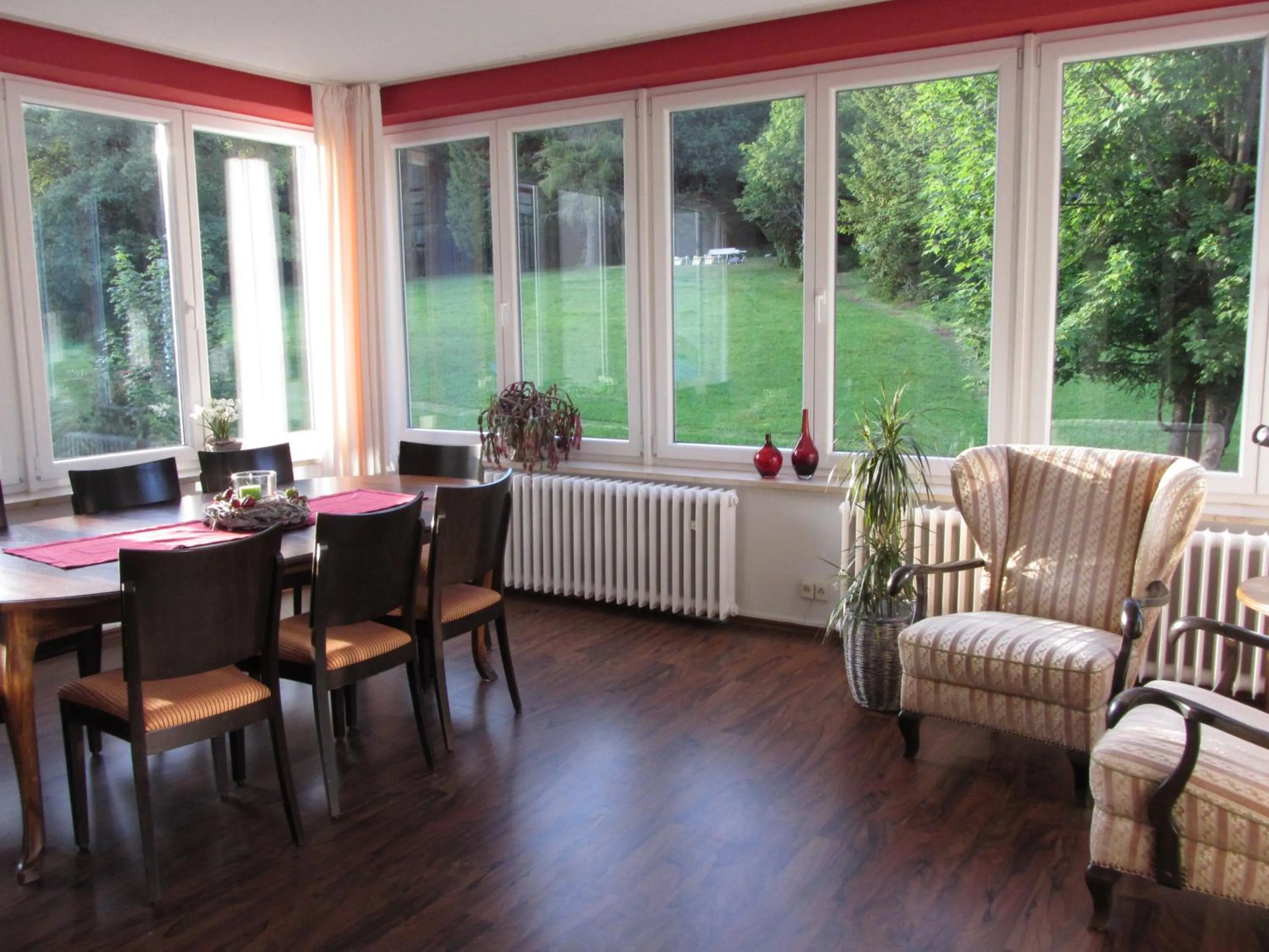 Communal lounge/ TV room in Das Waldhotel - Genuss & Wellness am Notschreipass