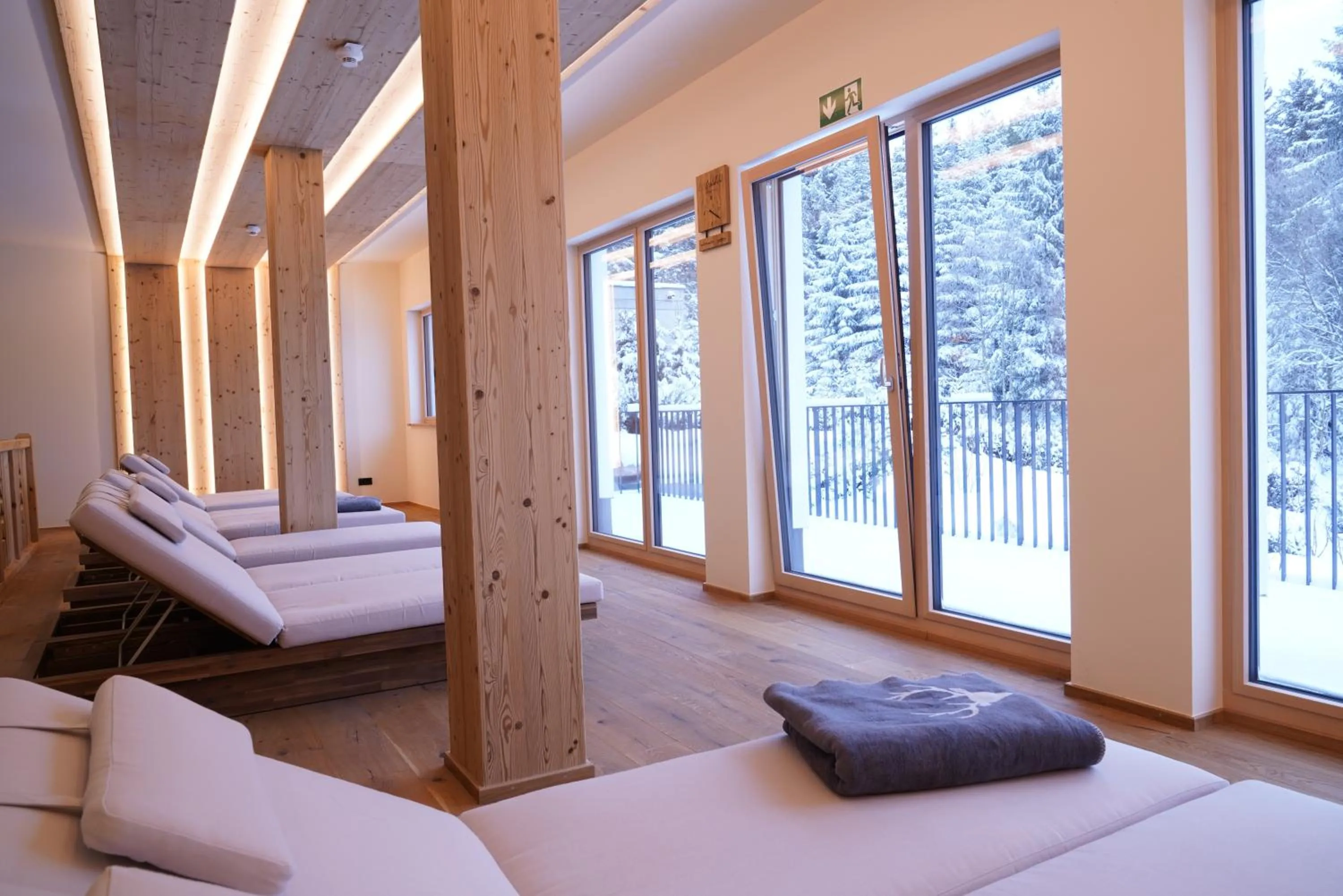 View (from property/room), Bed in Das Waldhotel - Genuss & Wellness am Notschreipass