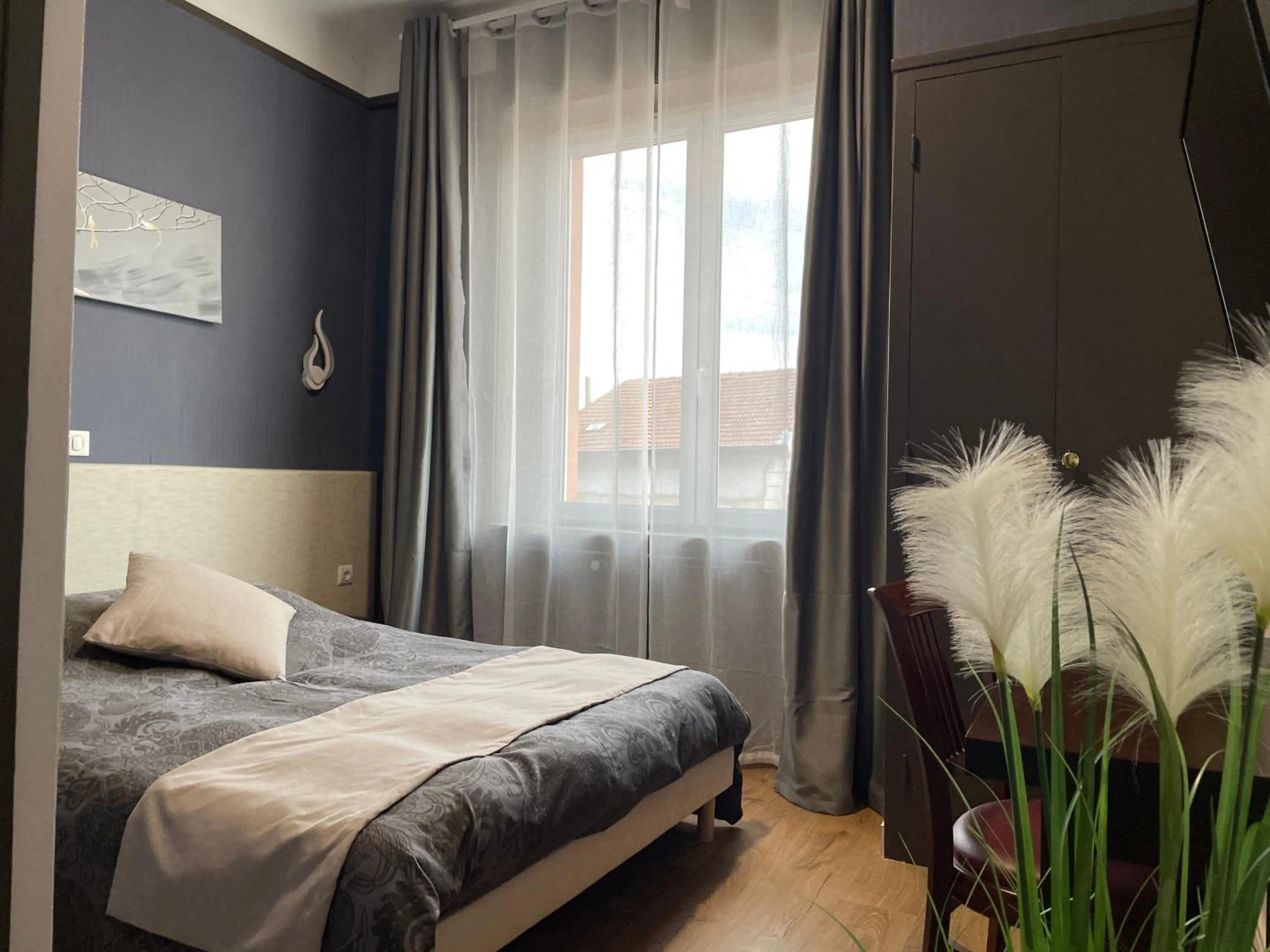 Bed in L'EMBLEME - BOUTIQUE HOTEL