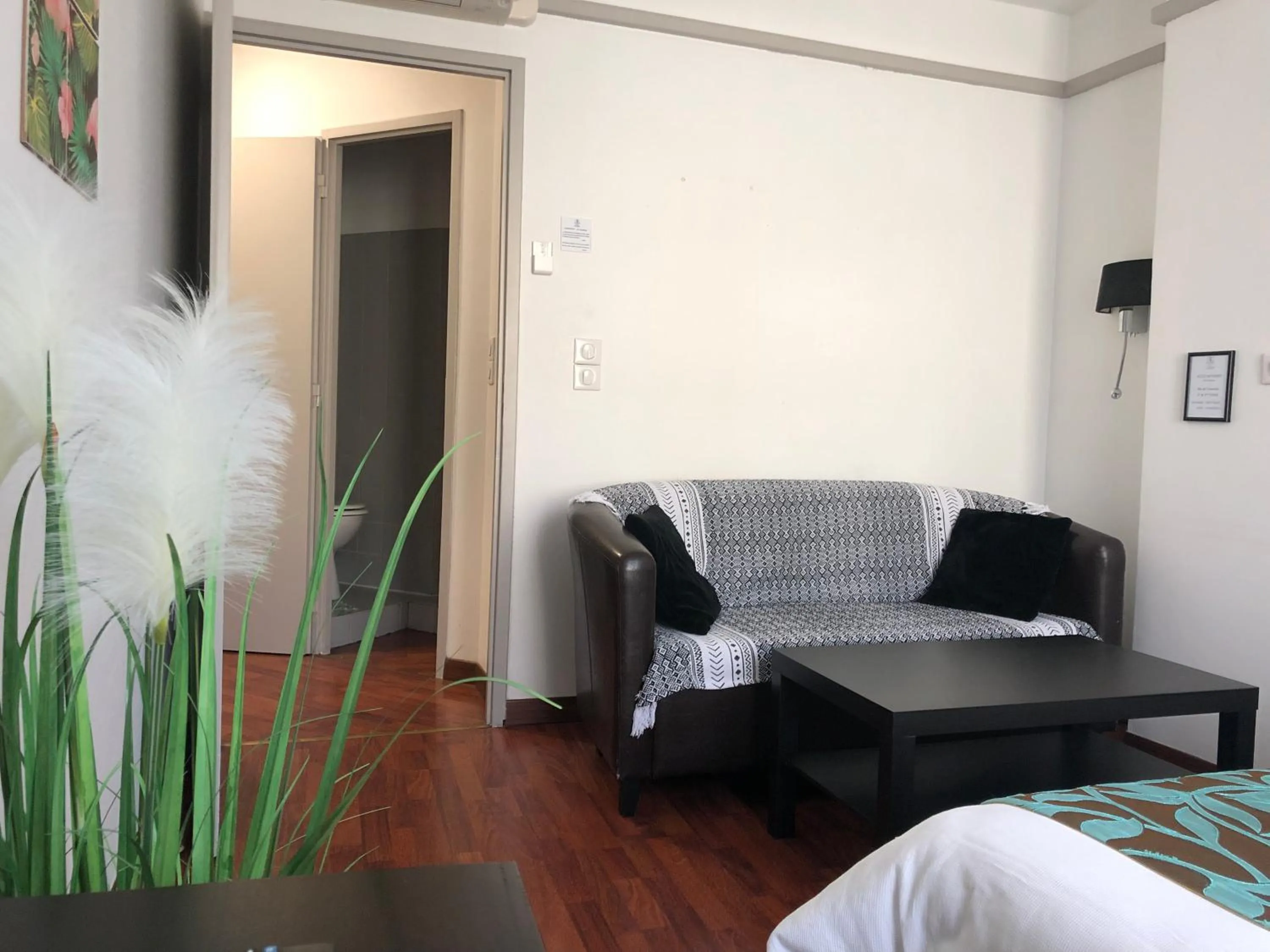 Bed in L'EMBLEME - BOUTIQUE HOTEL