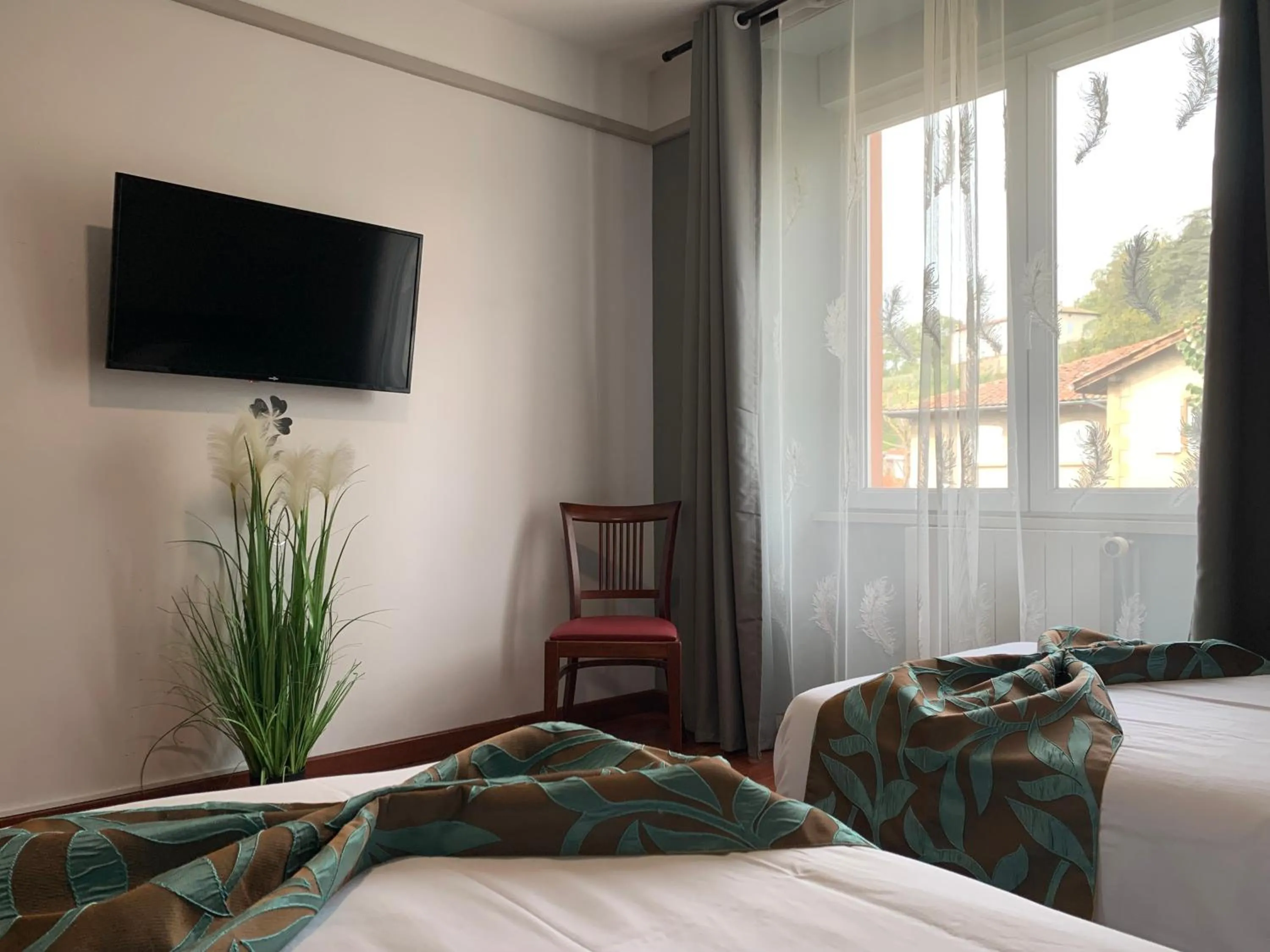 Seating area, Bed in L'EMBLEME - BOUTIQUE HOTEL