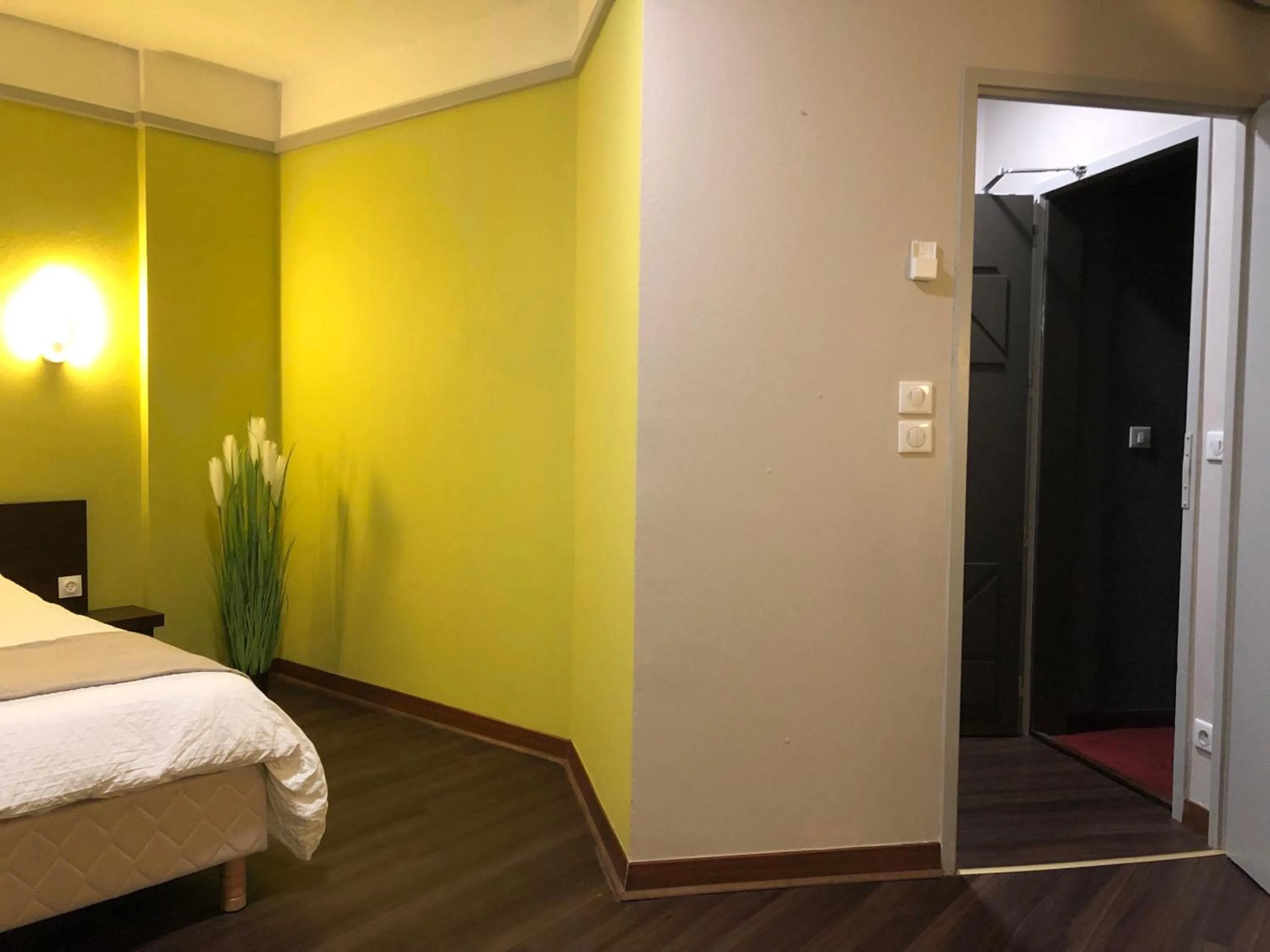 Communal lounge/ TV room, Bed in L'EMBLEME - BOUTIQUE HOTEL