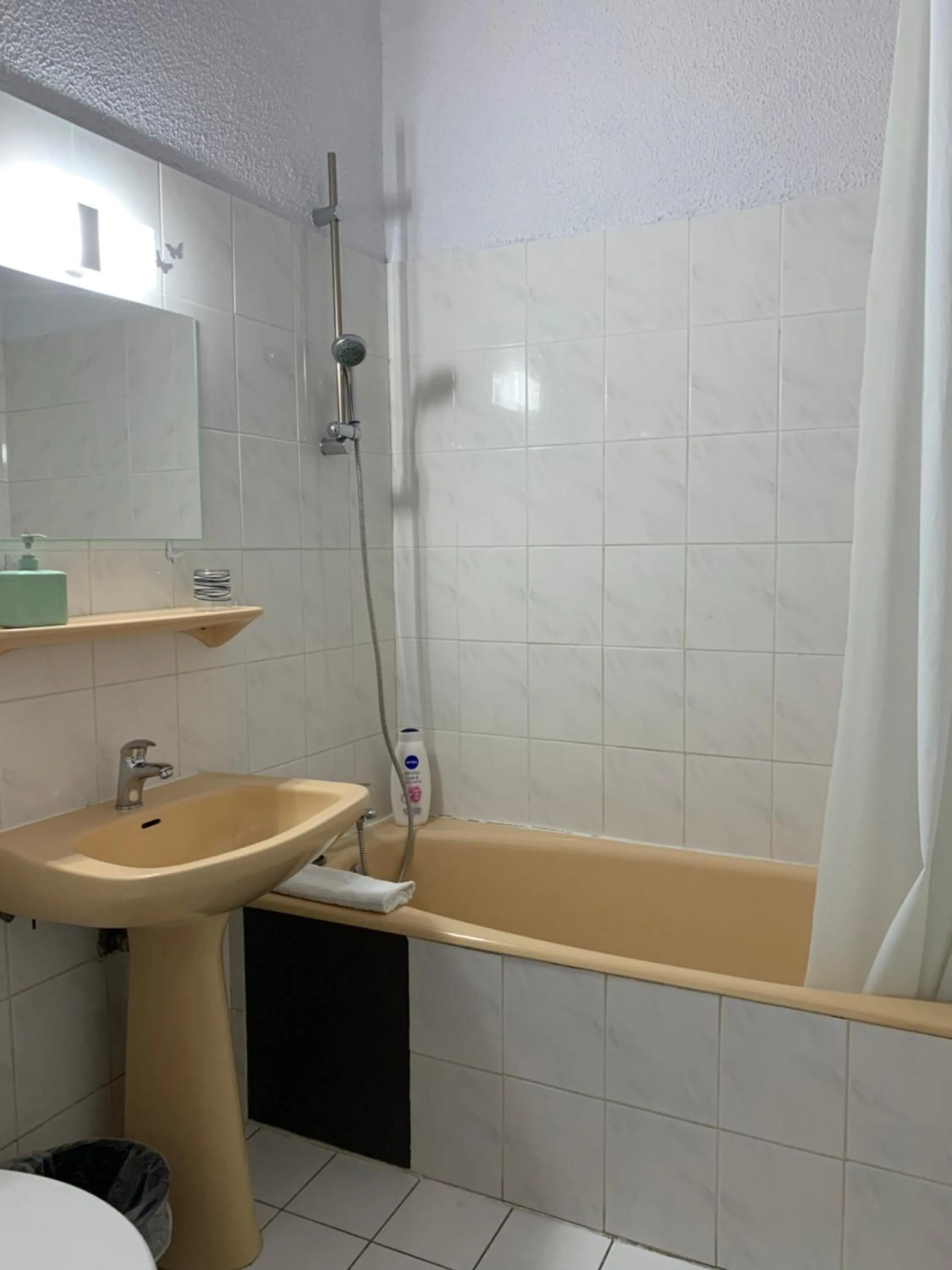 L'EMBLEME - BOUTIQUE HOTEL