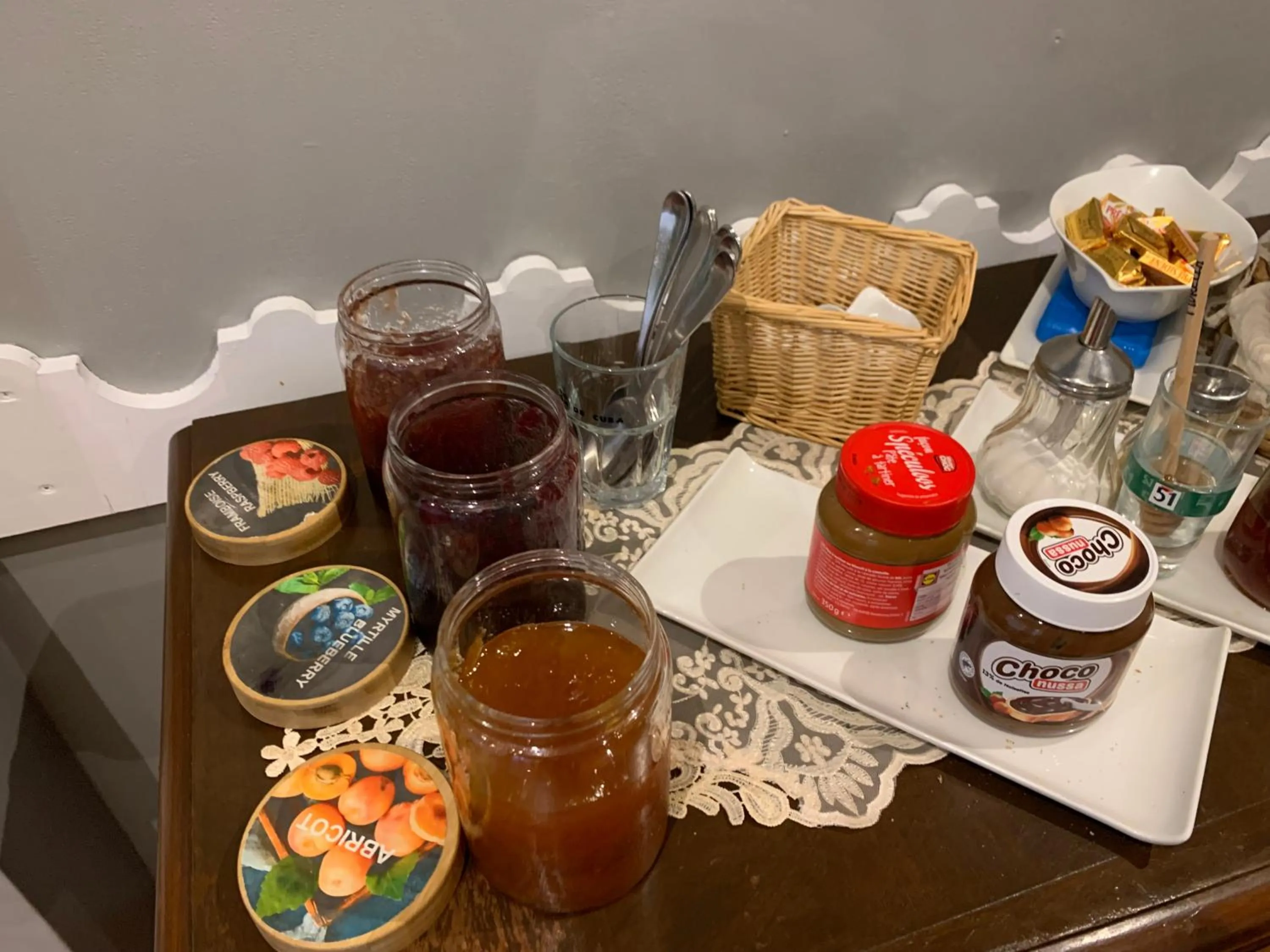 Breakfast in L'EMBLEME - BOUTIQUE HOTEL