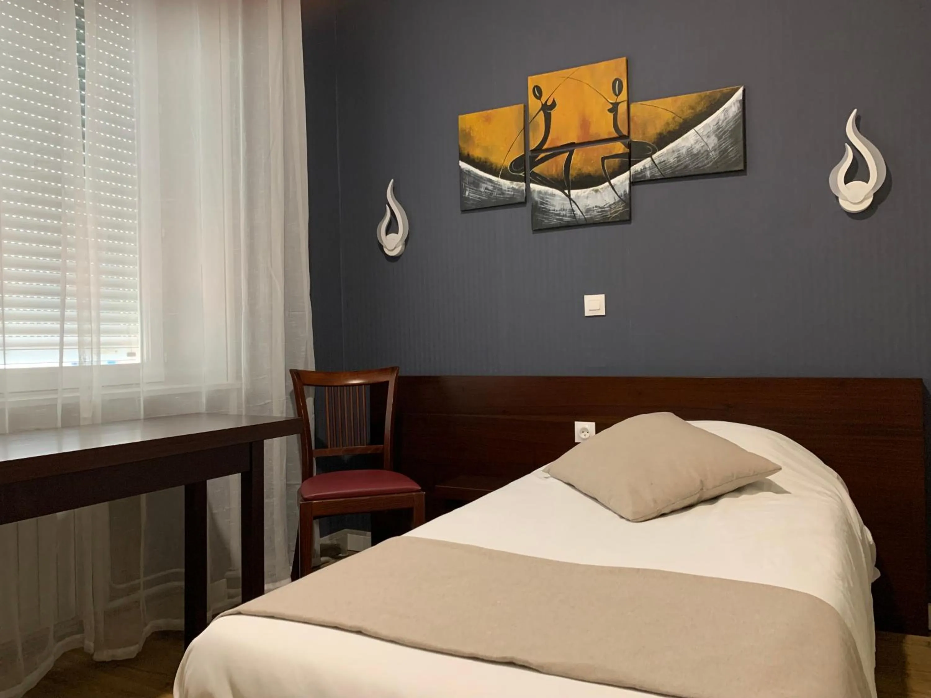 Bed in L'EMBLEME - BOUTIQUE HOTEL