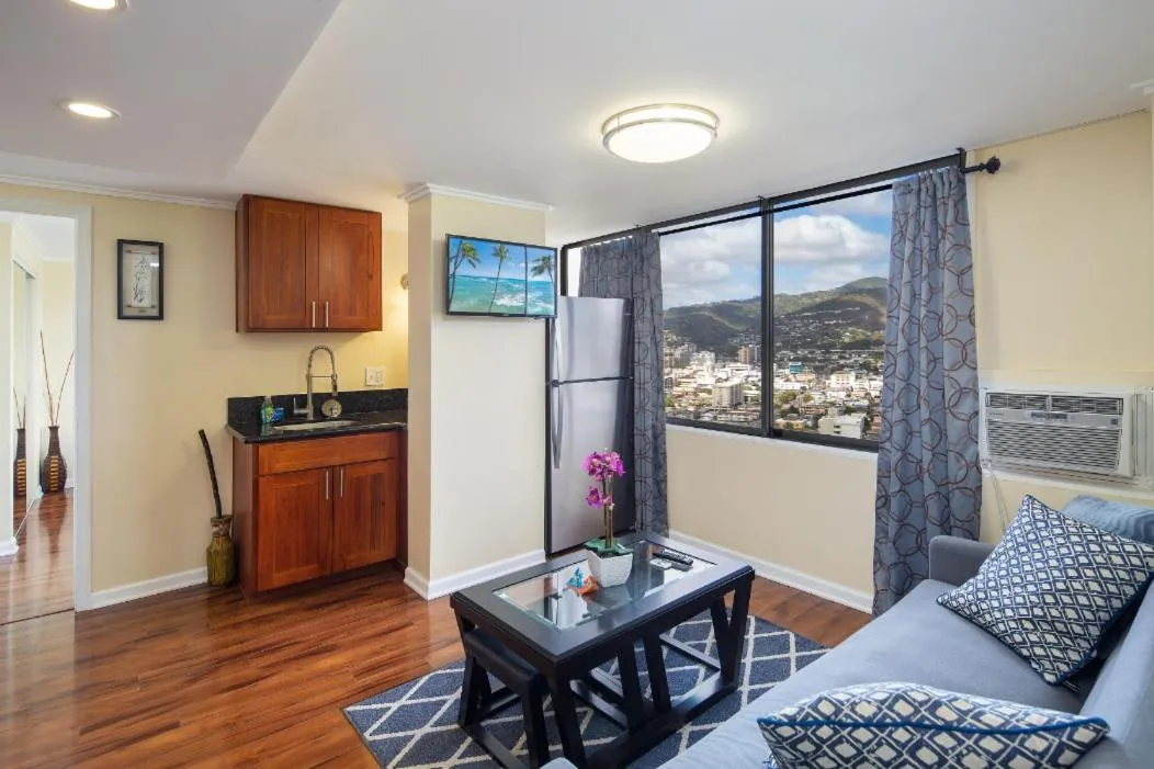 2 Bedroom Corner Suite & Tropical Views