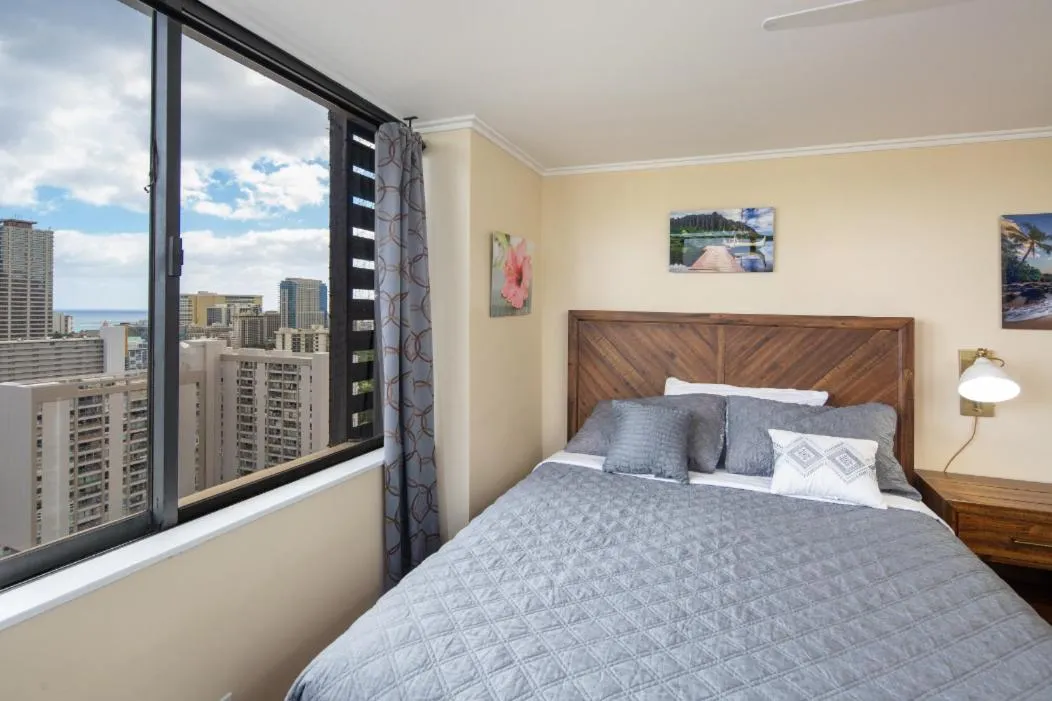 Bed in 2 Bedroom Corner Suite & Tropical Views