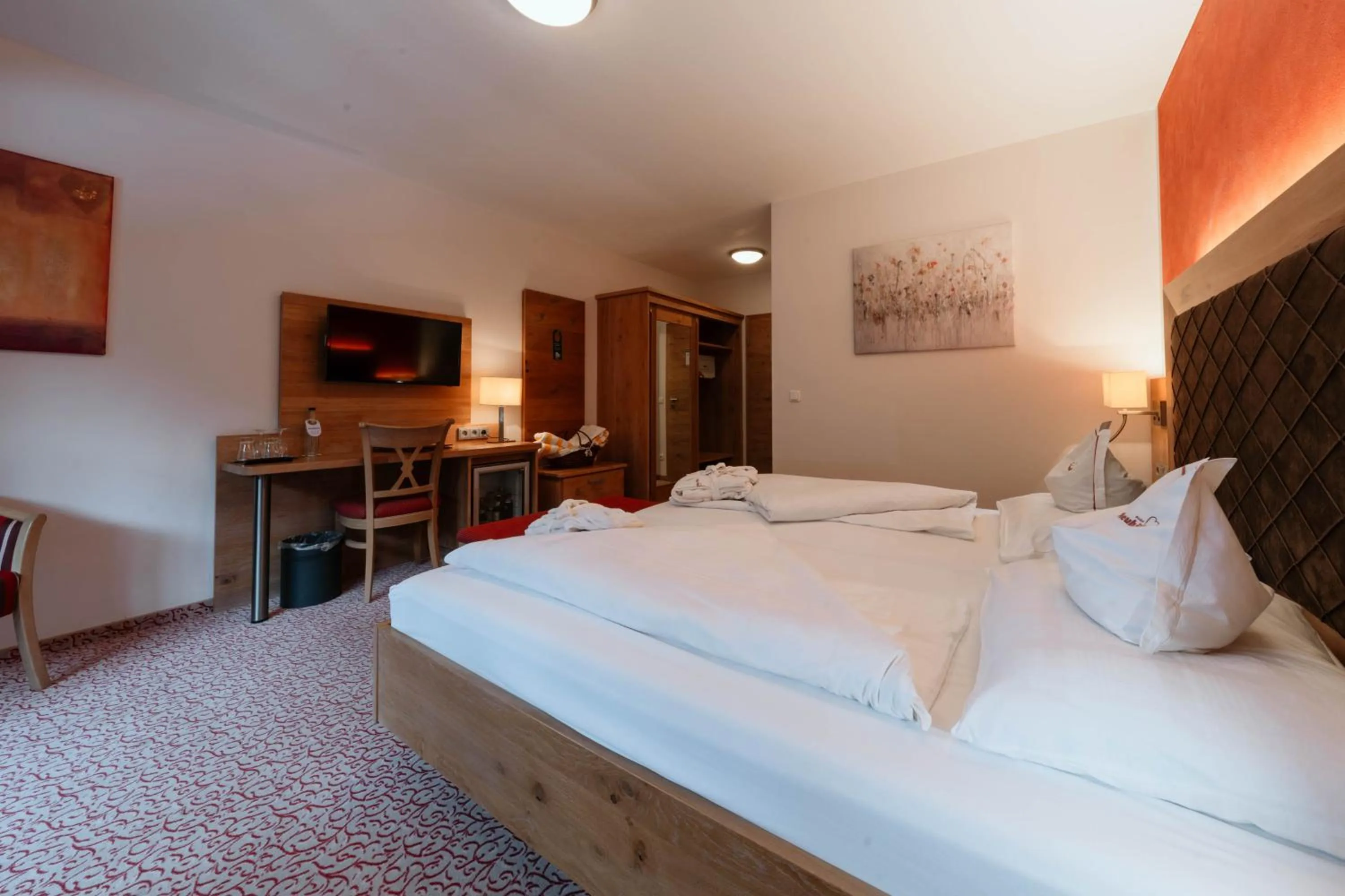 Photo of the whole room, Bed in Hotel Neuhäusl Superior