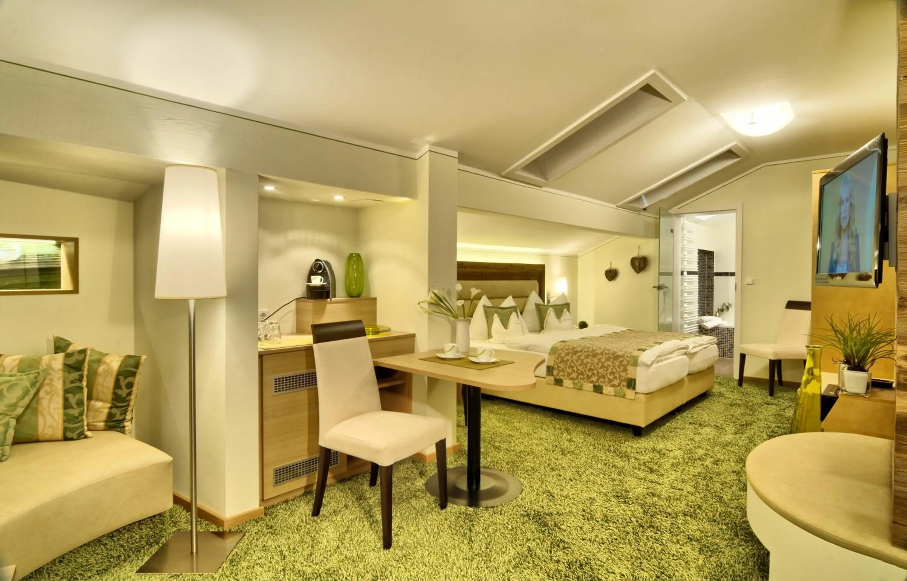 Photo of the whole room, Bed in Hotel Neuhäusl Superior