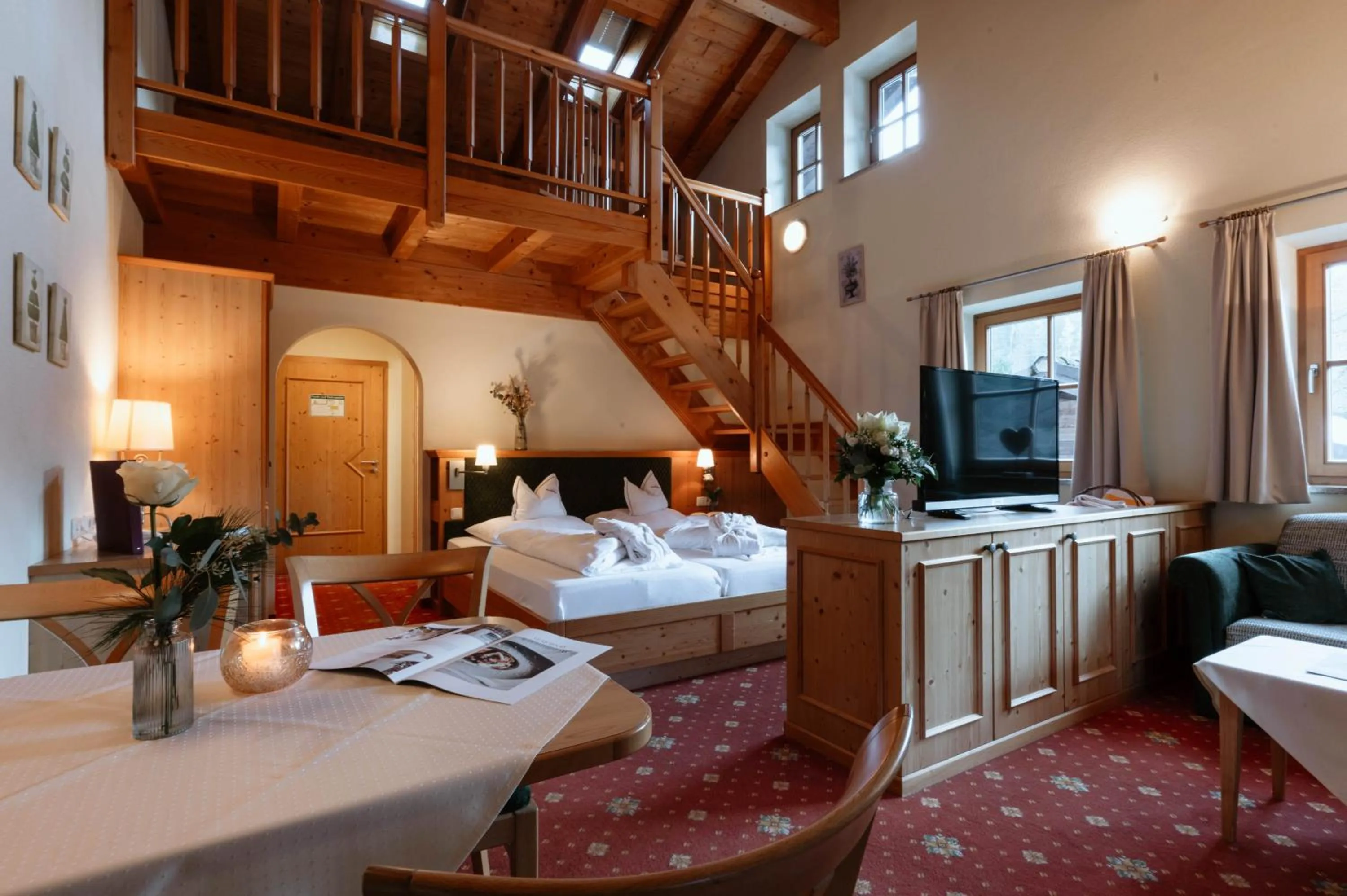 Photo of the whole room, Bed in Hotel Neuhäusl Superior